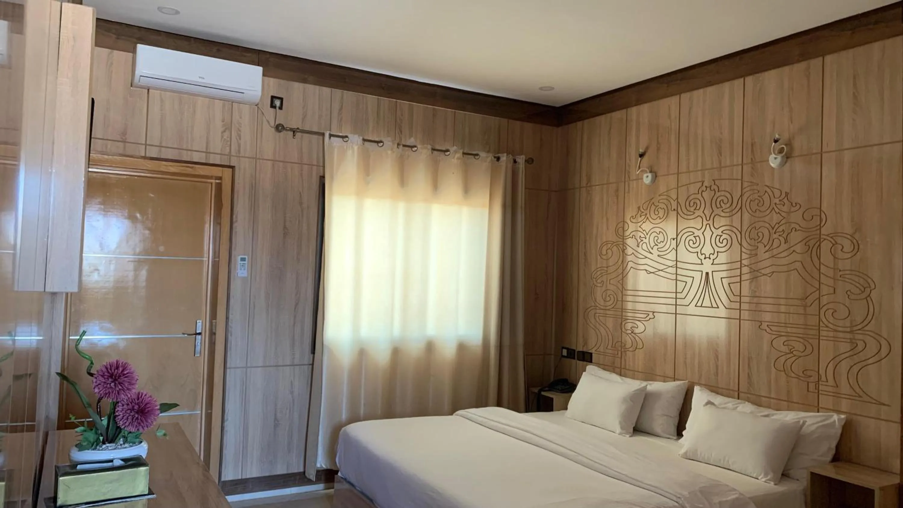 Photo of the whole room, Bed in Hotel Oasis Palace