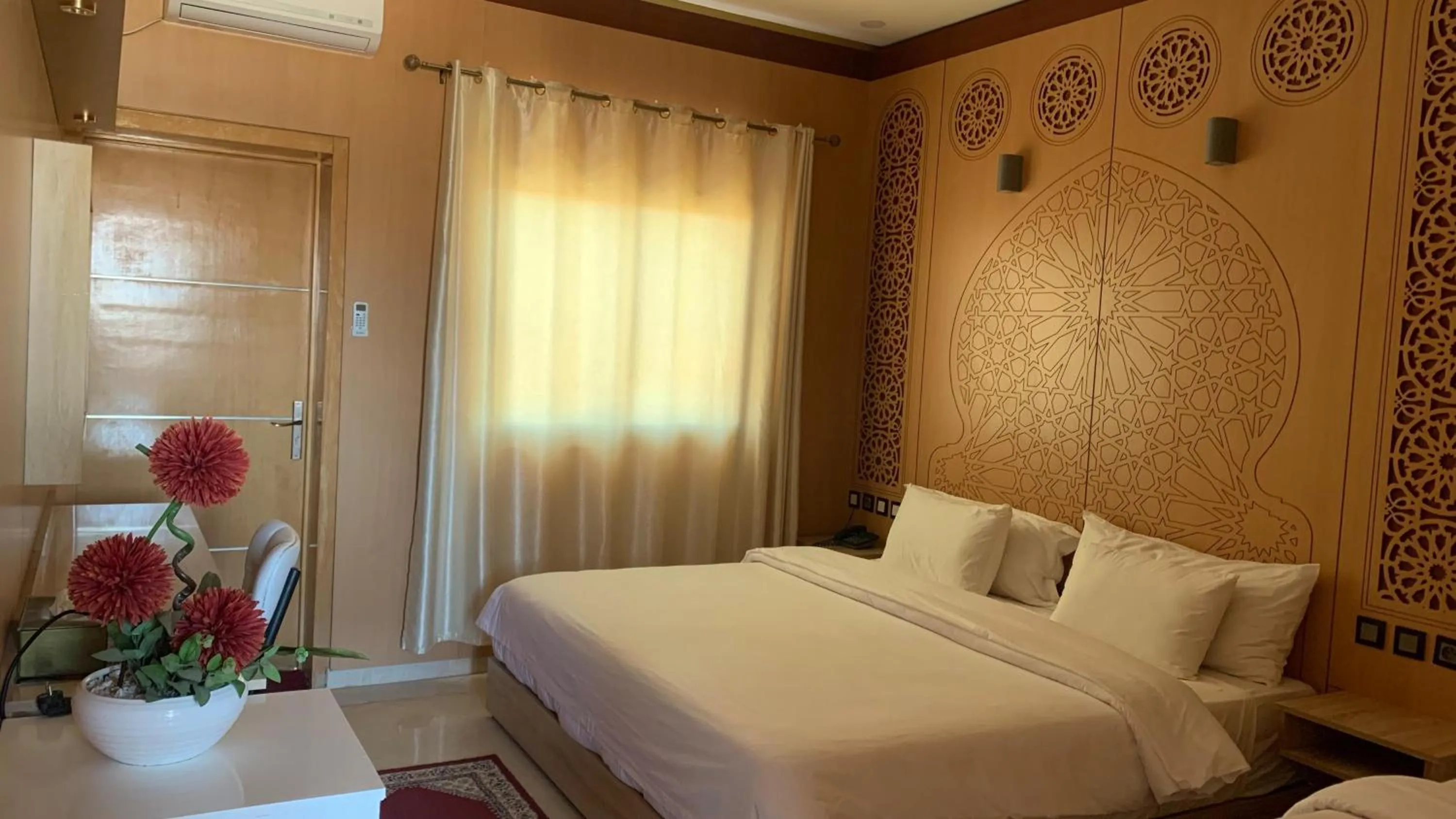 Bed in Hotel Oasis Palace