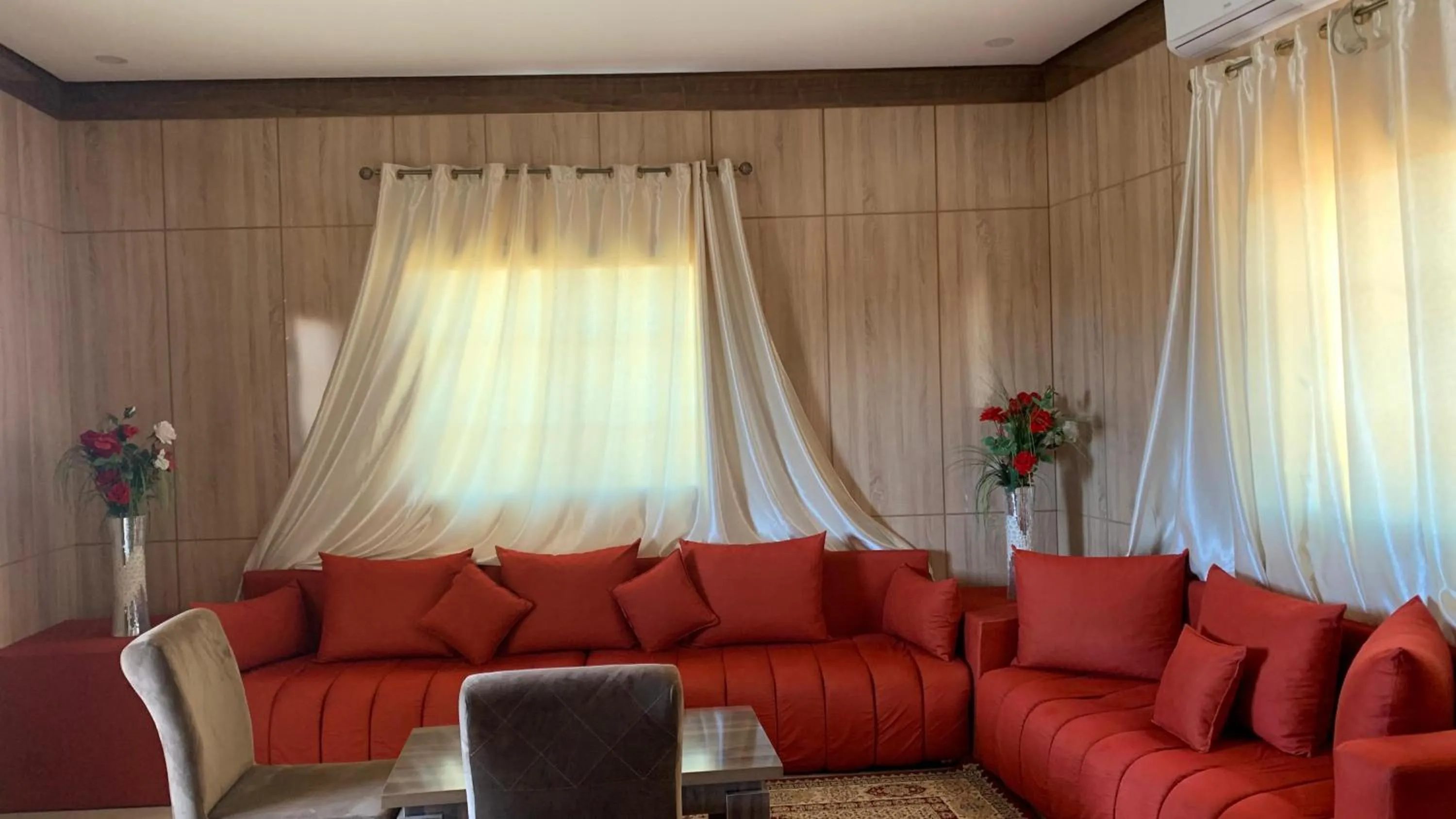 Seating area in Hotel Oasis Palace