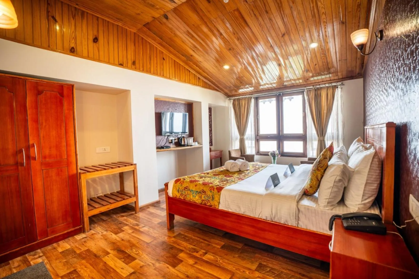 Bedroom, Bed in Muscatel Nirvana – At The Mall Road