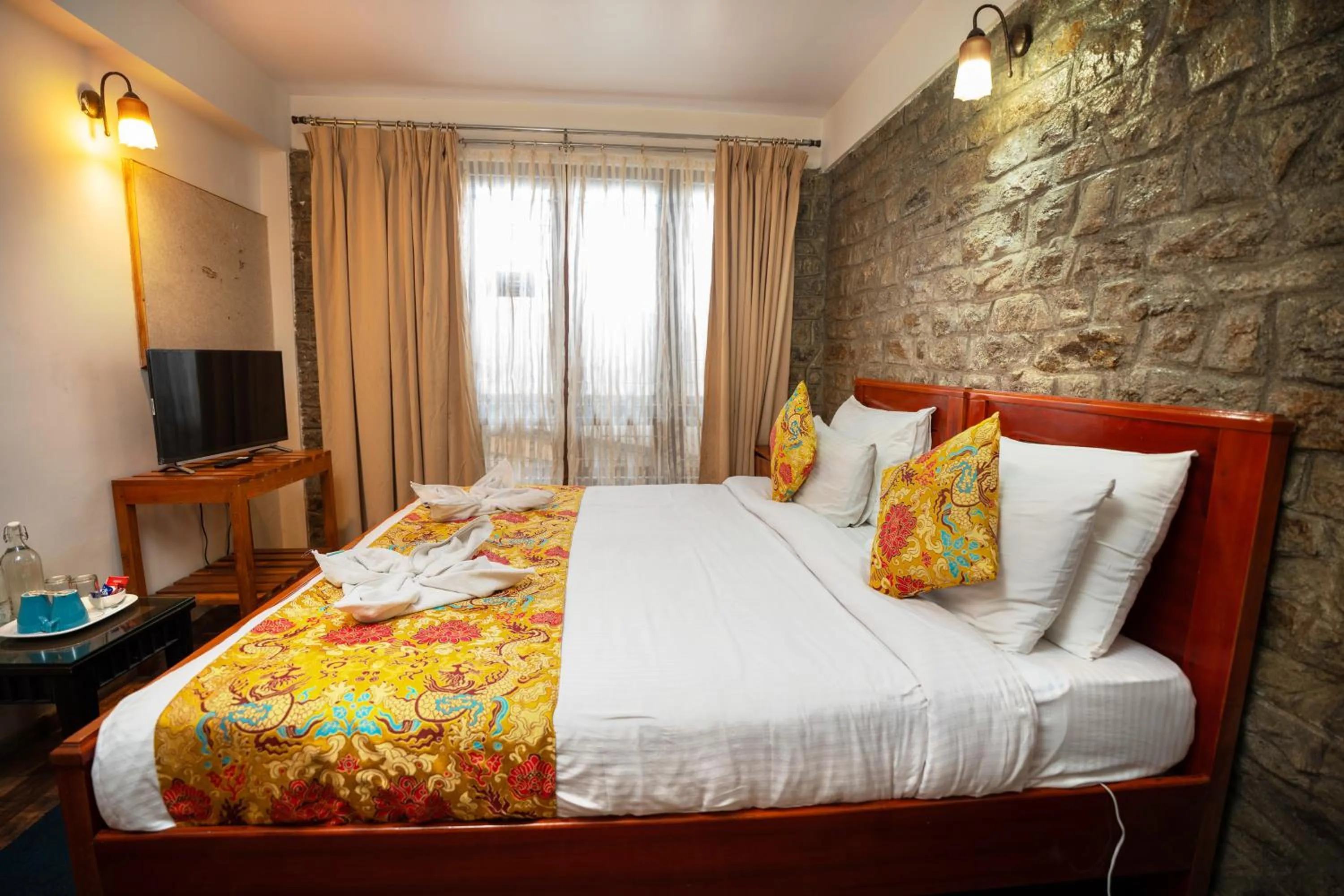 Bed in Muscatel Nirvana – At The Mall Road