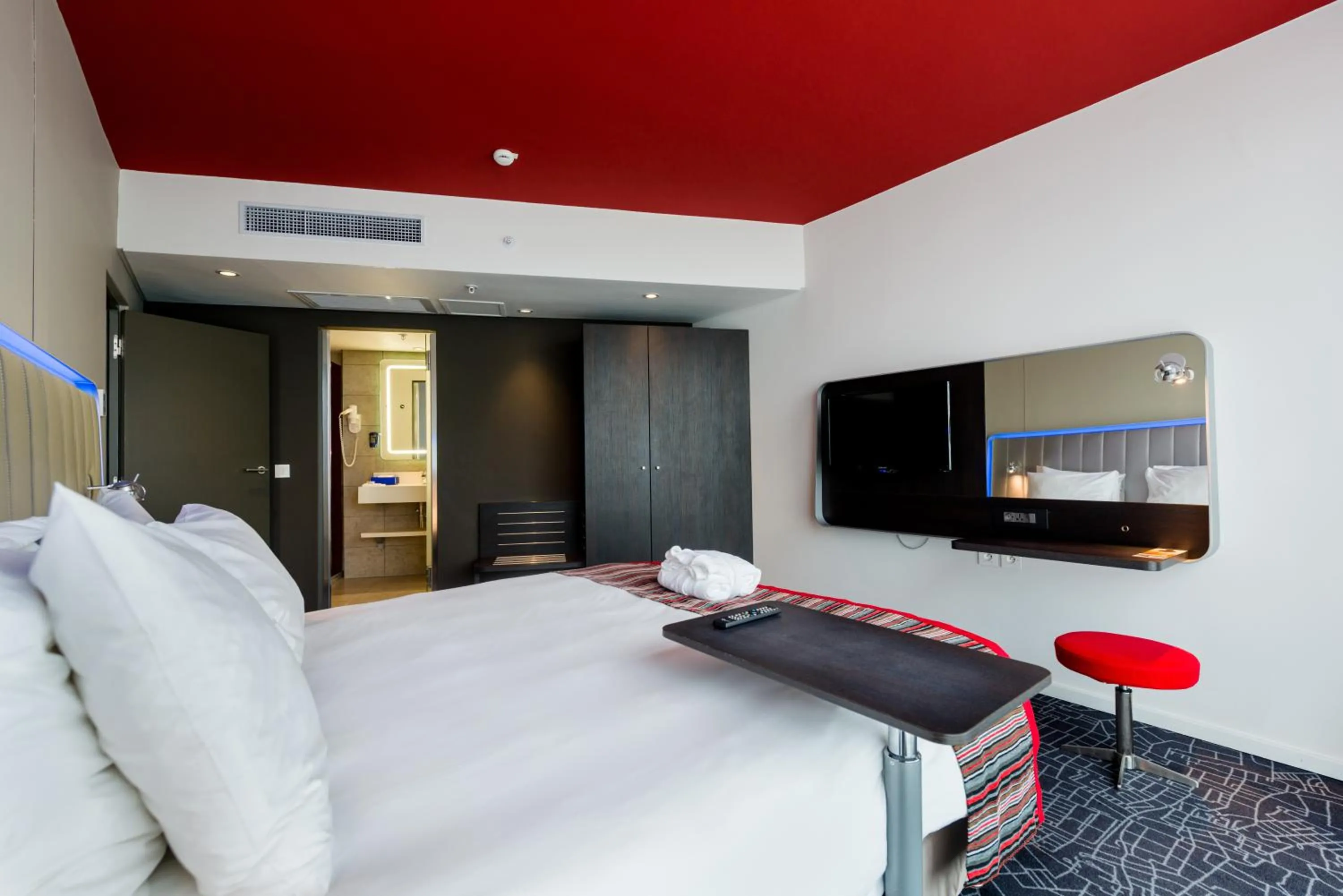 Photo of the whole room, Bed in Park Inn by Radisson Libreville