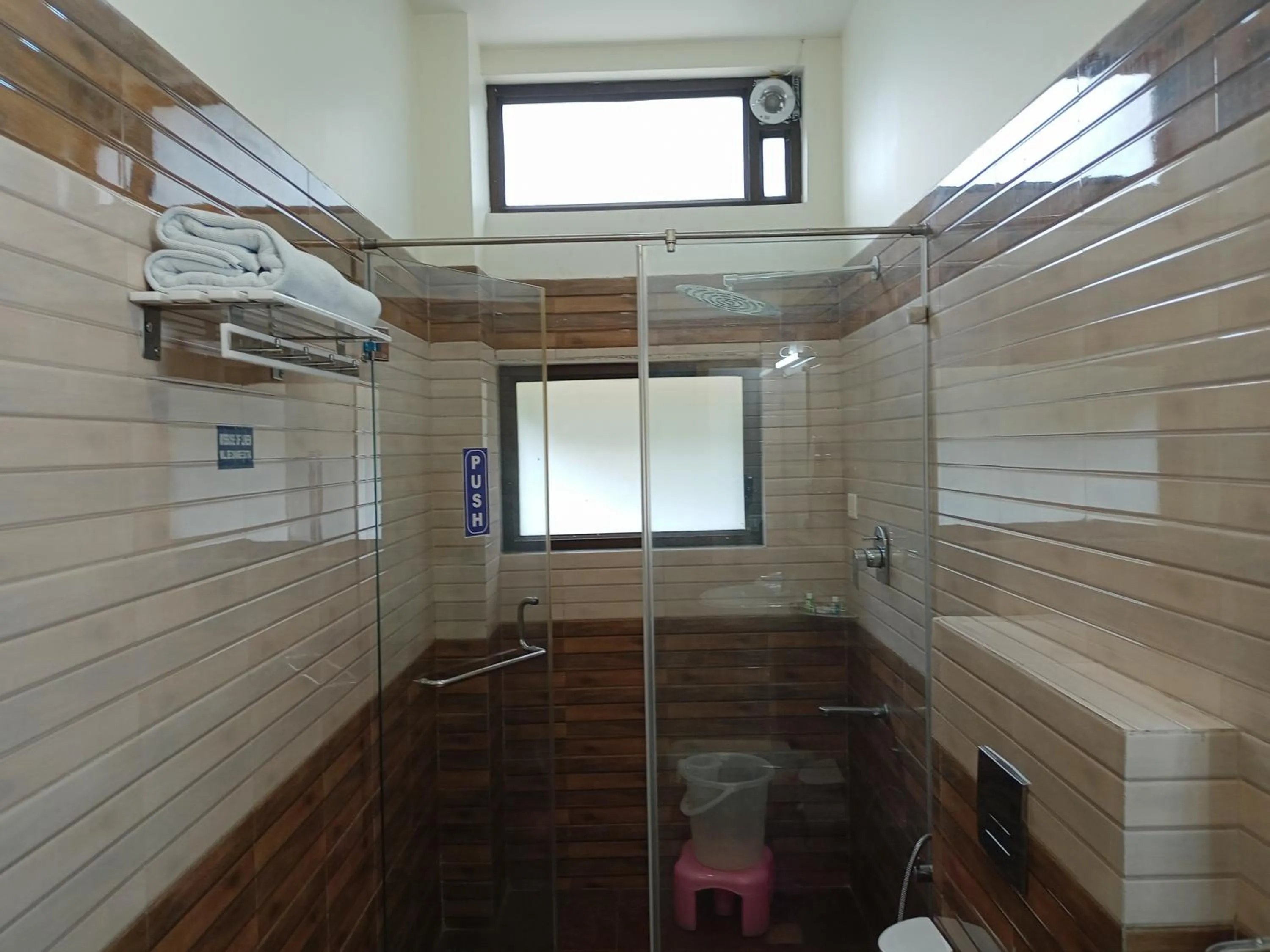 Shower in Dichang Resorts