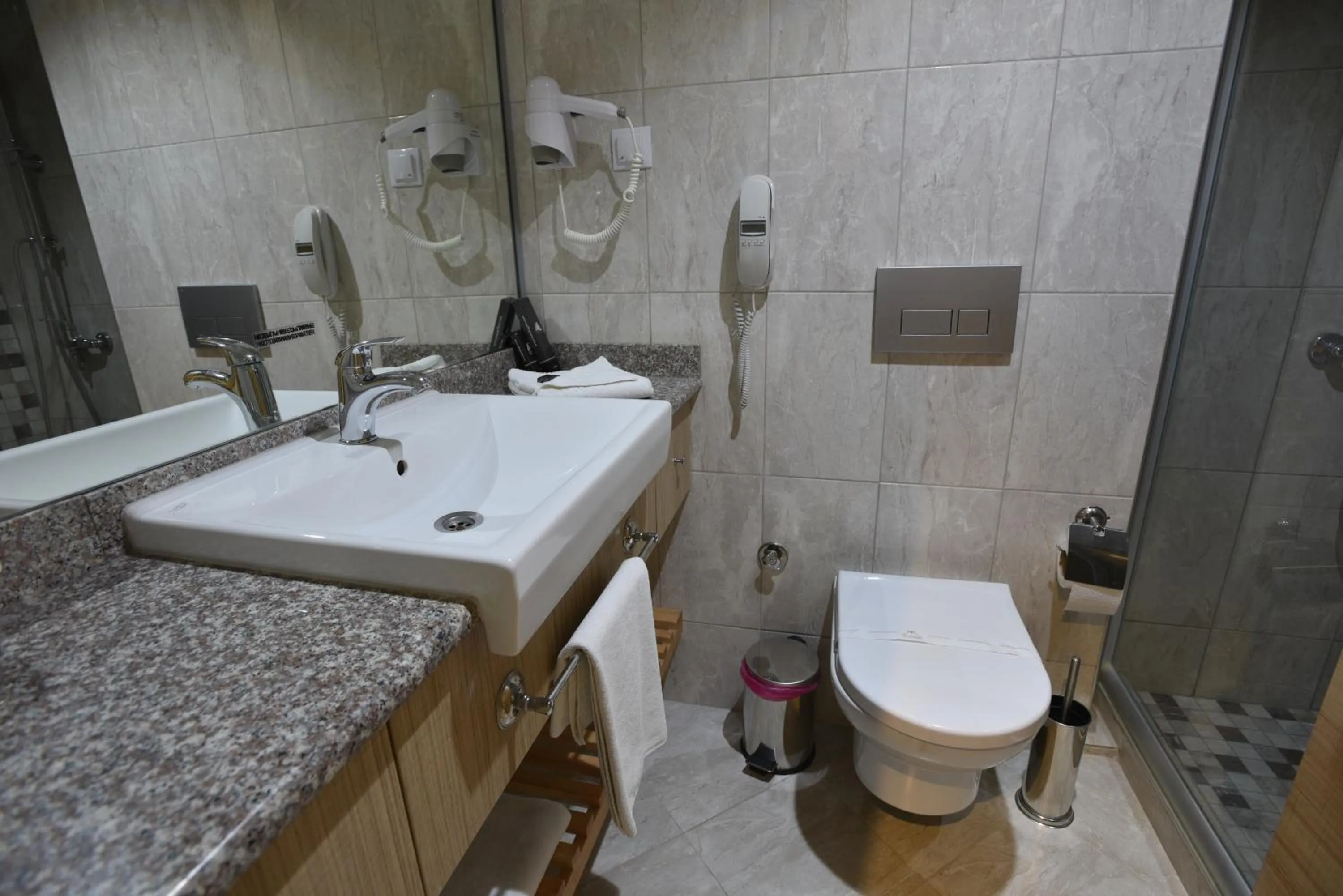 Bathroom in Hotel Izgrev Spa & Aquapark