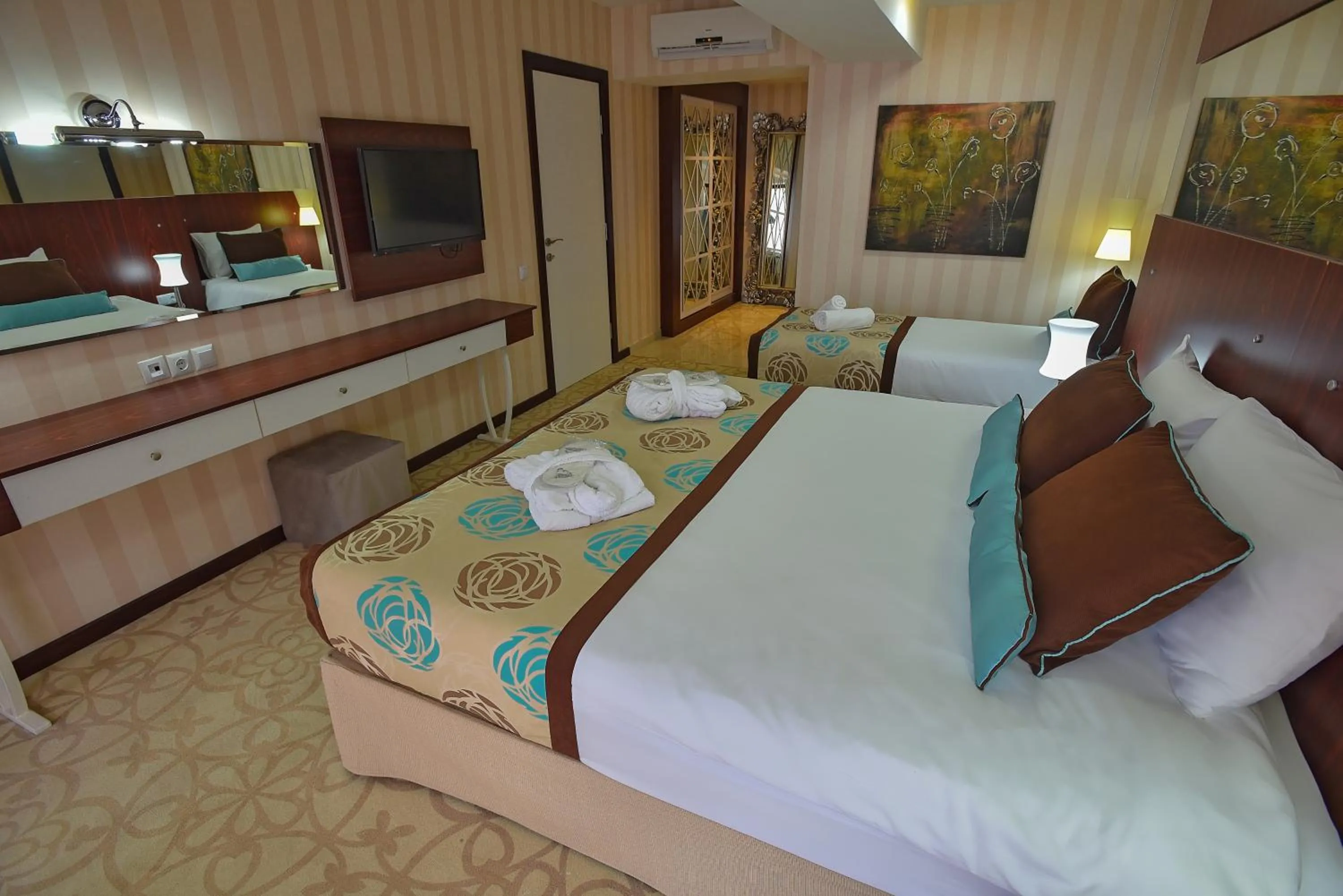 Photo of the whole room, Bed in Hotel Izgrev Spa & Aquapark