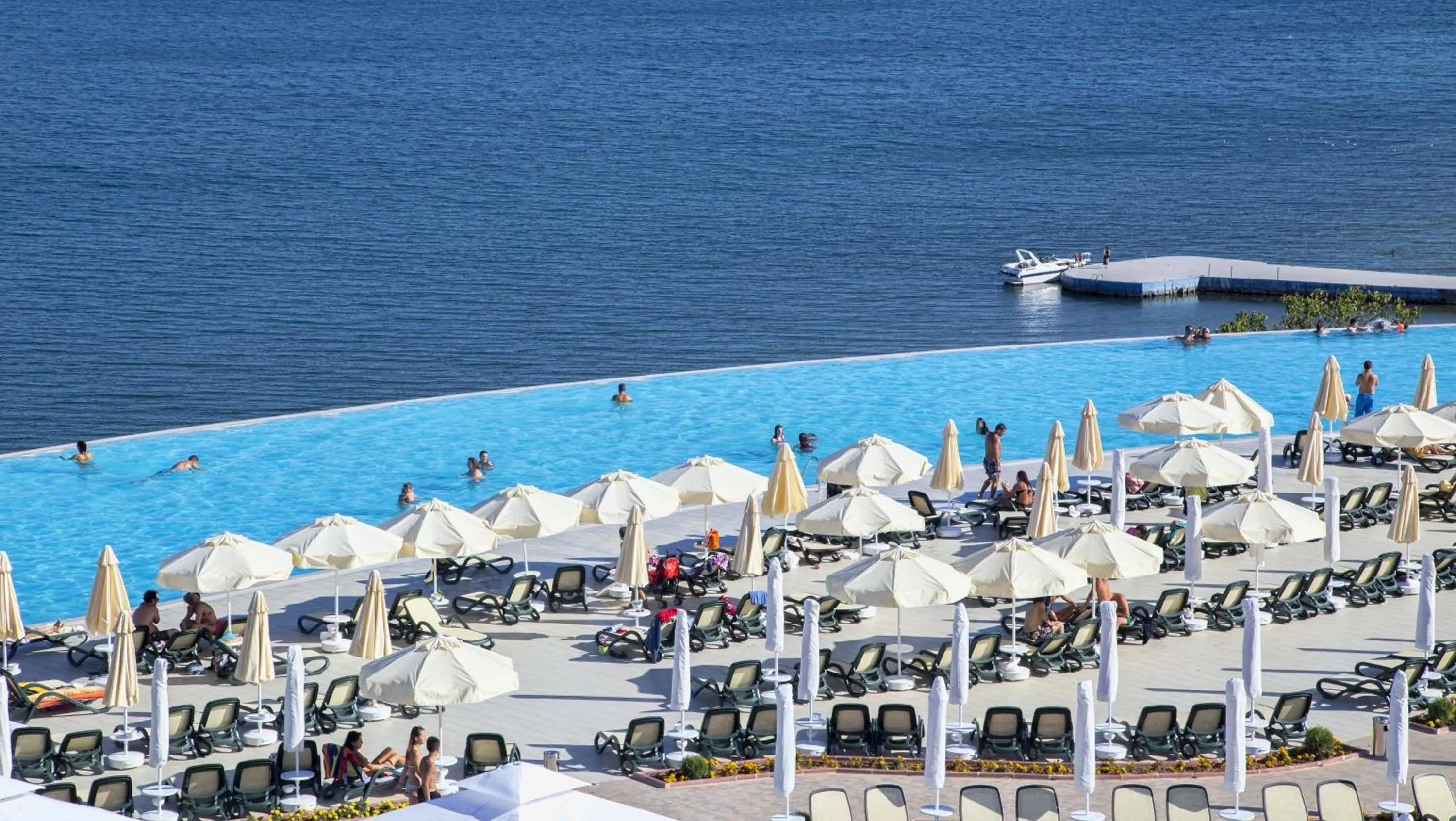 Beach in Hotel Izgrev Spa & Aquapark