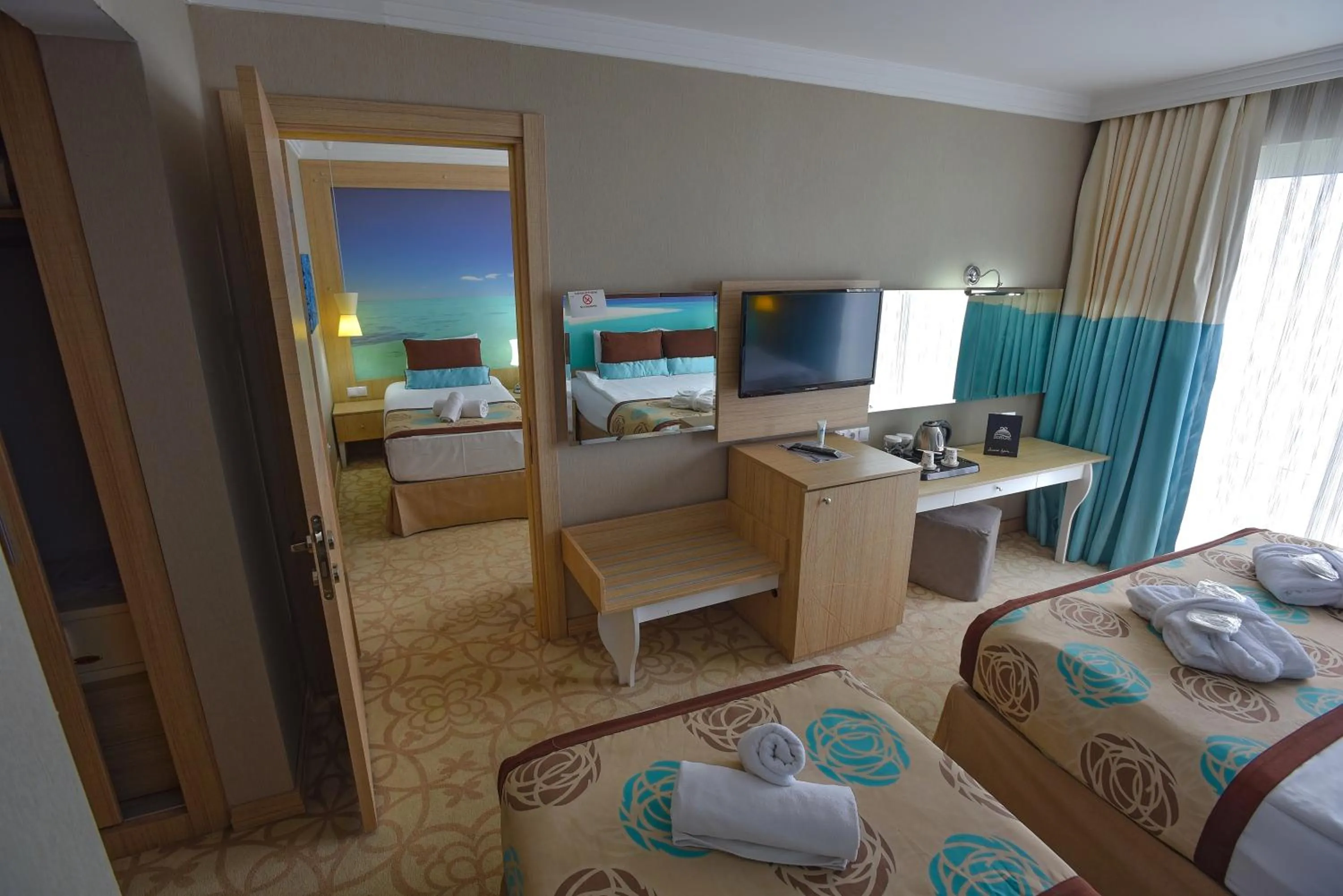 Living room, Bed in Hotel Izgrev Spa & Aquapark