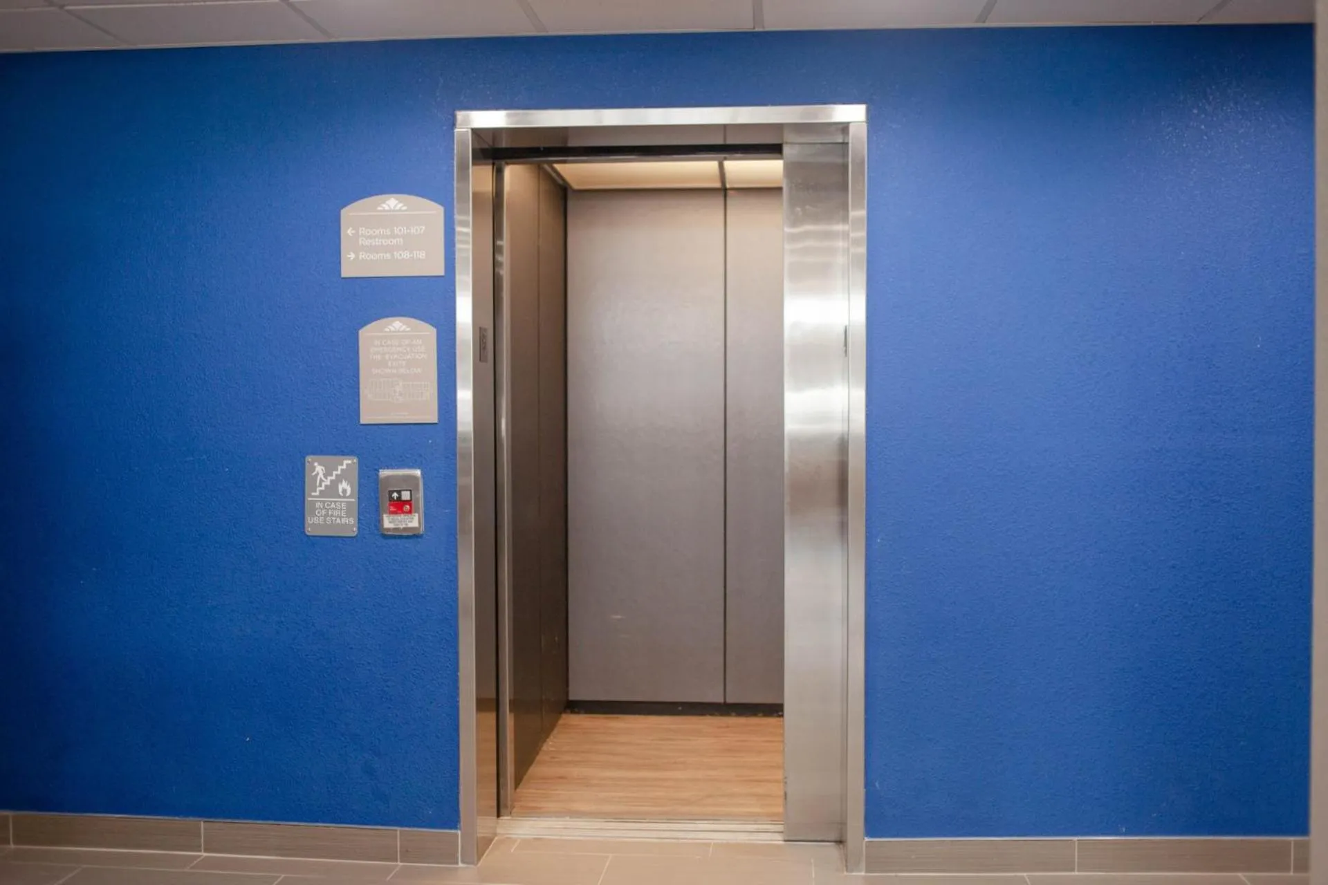 elevator in Microtel Inn & Suites by Wyndham Camp Lejeune/Jacksonville