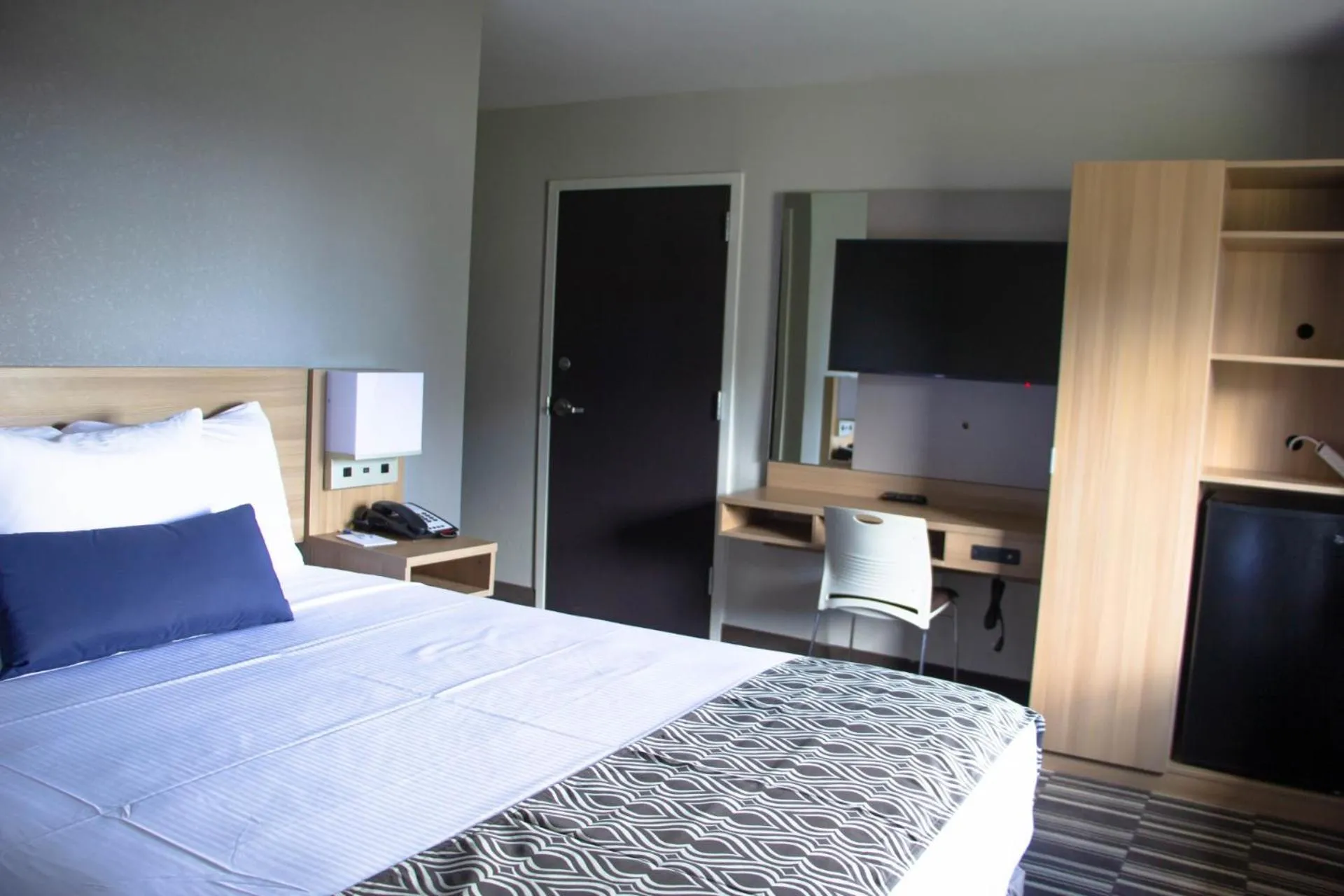 Bed in Microtel Inn & Suites by Wyndham Camp Lejeune/Jacksonville