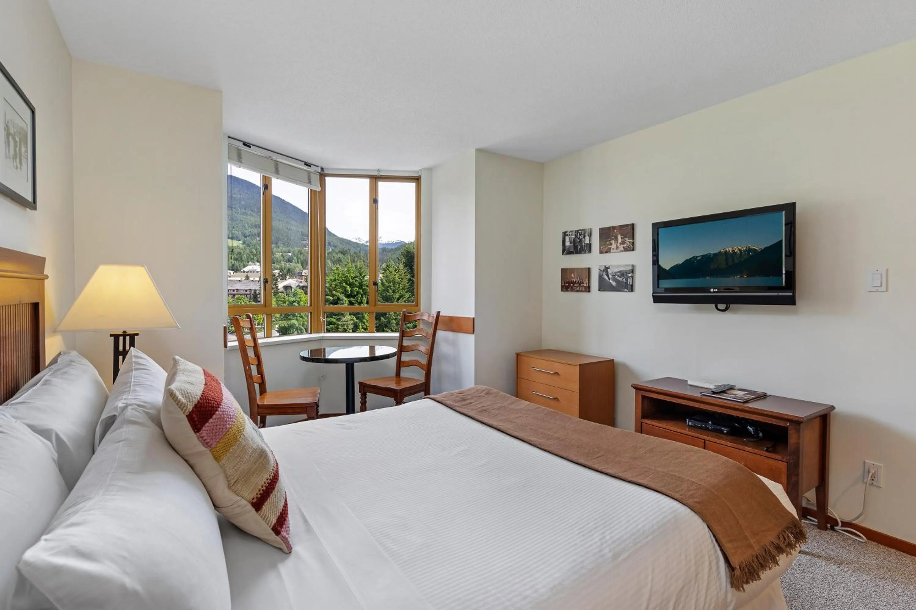 Bed in Cascade Lodge