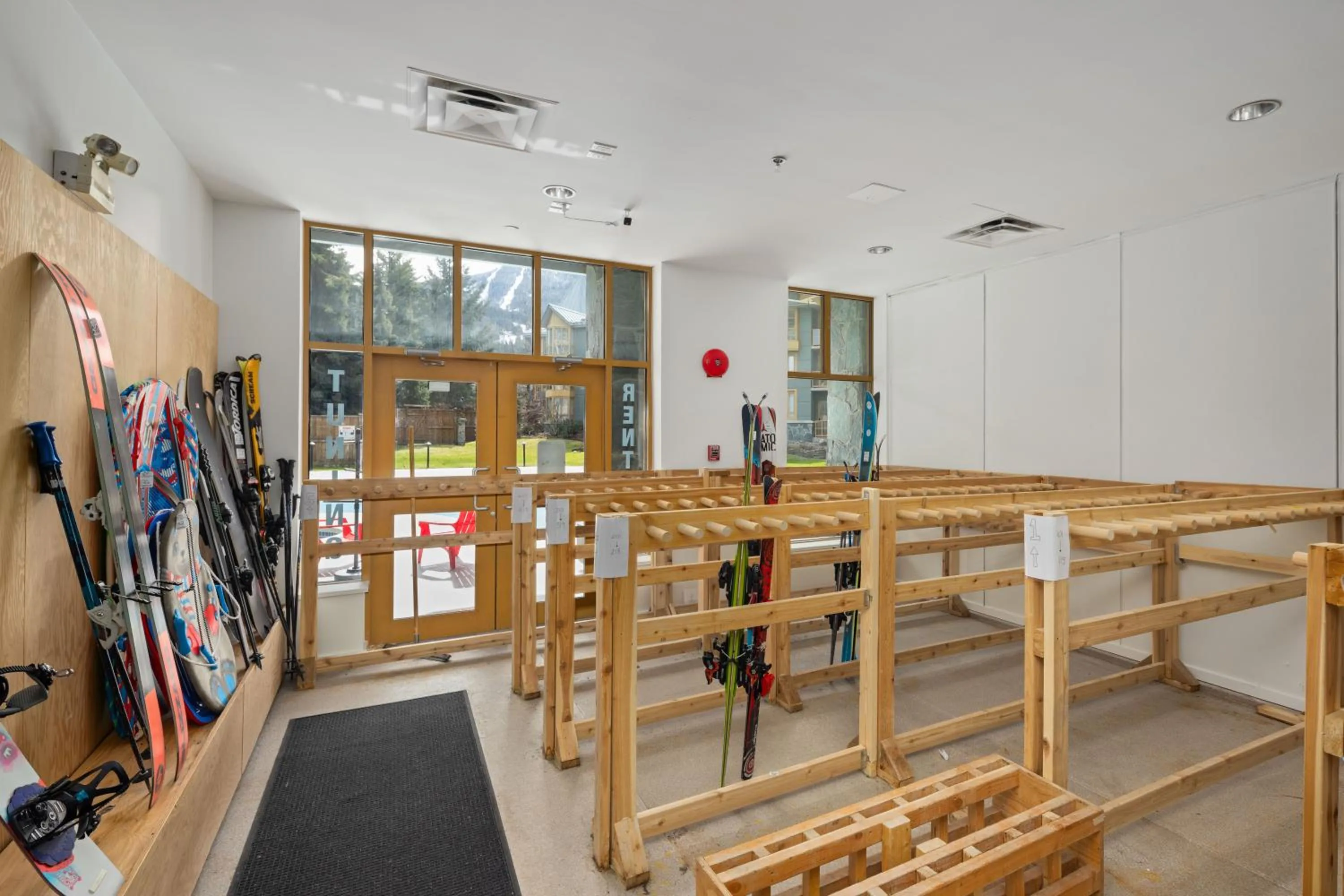 Skiing in Cascade Lodge