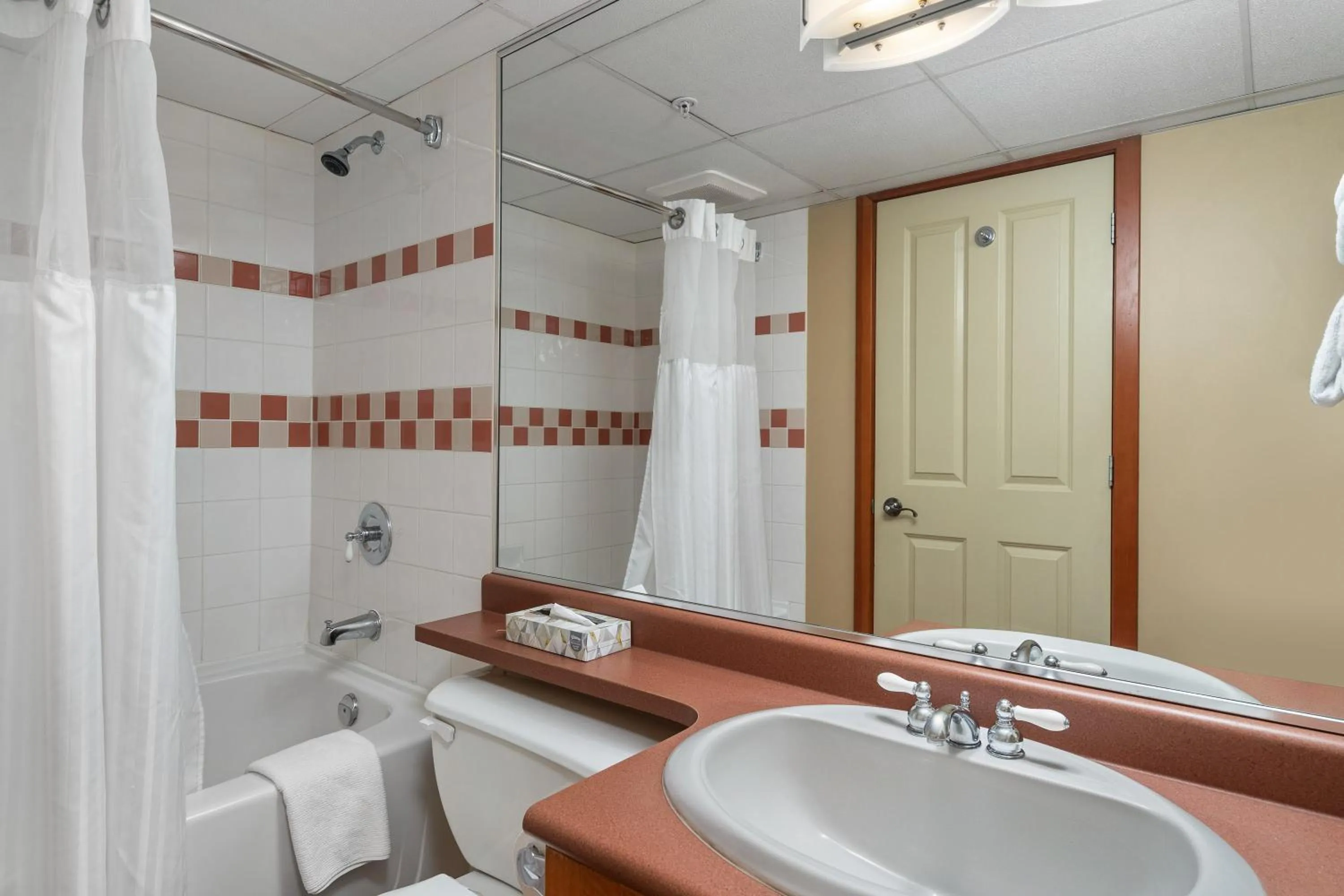 Shower in Cascade Lodge