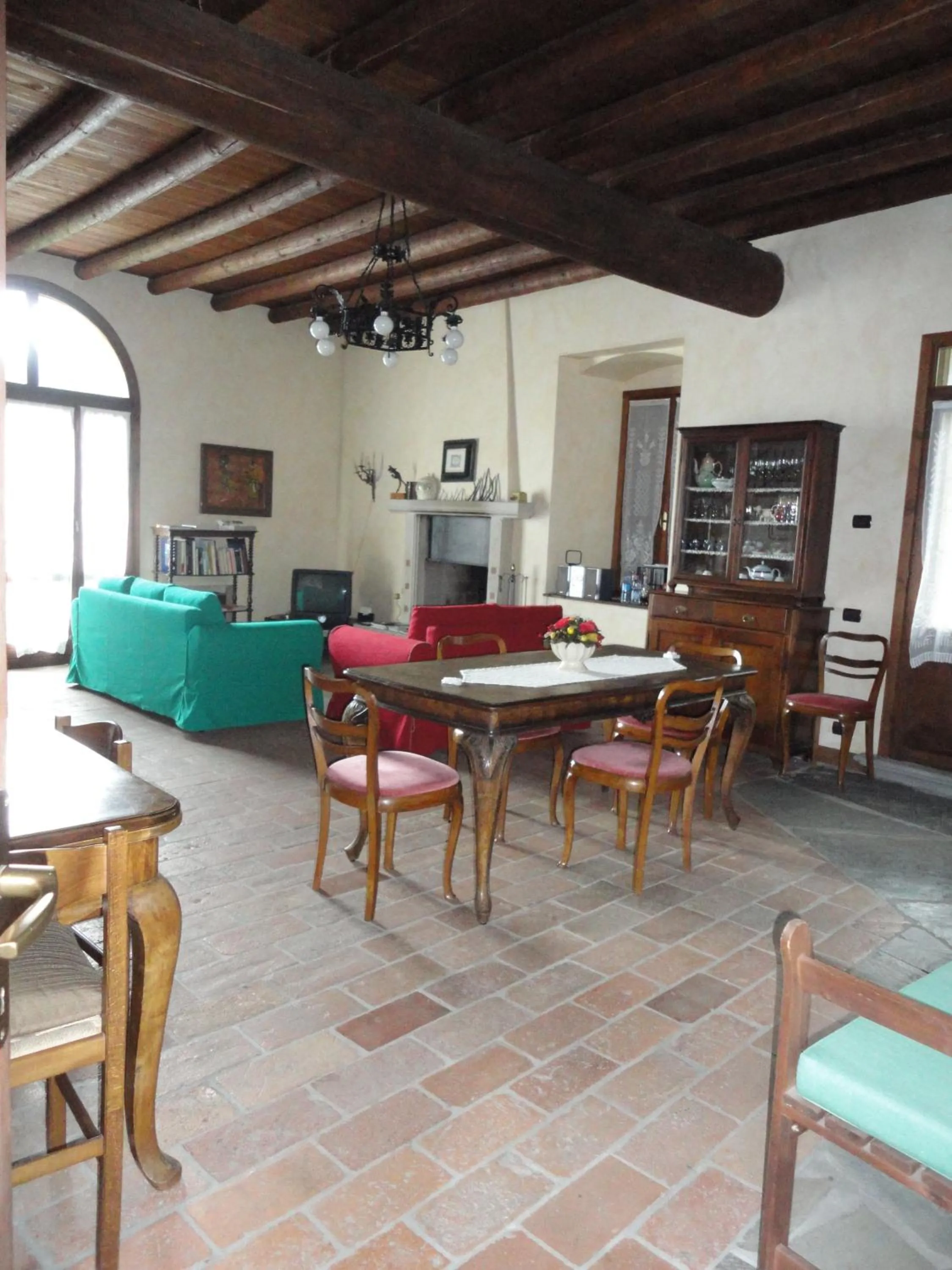 Communal lounge/ TV room in Casa Visnenza Bed & Breakfast