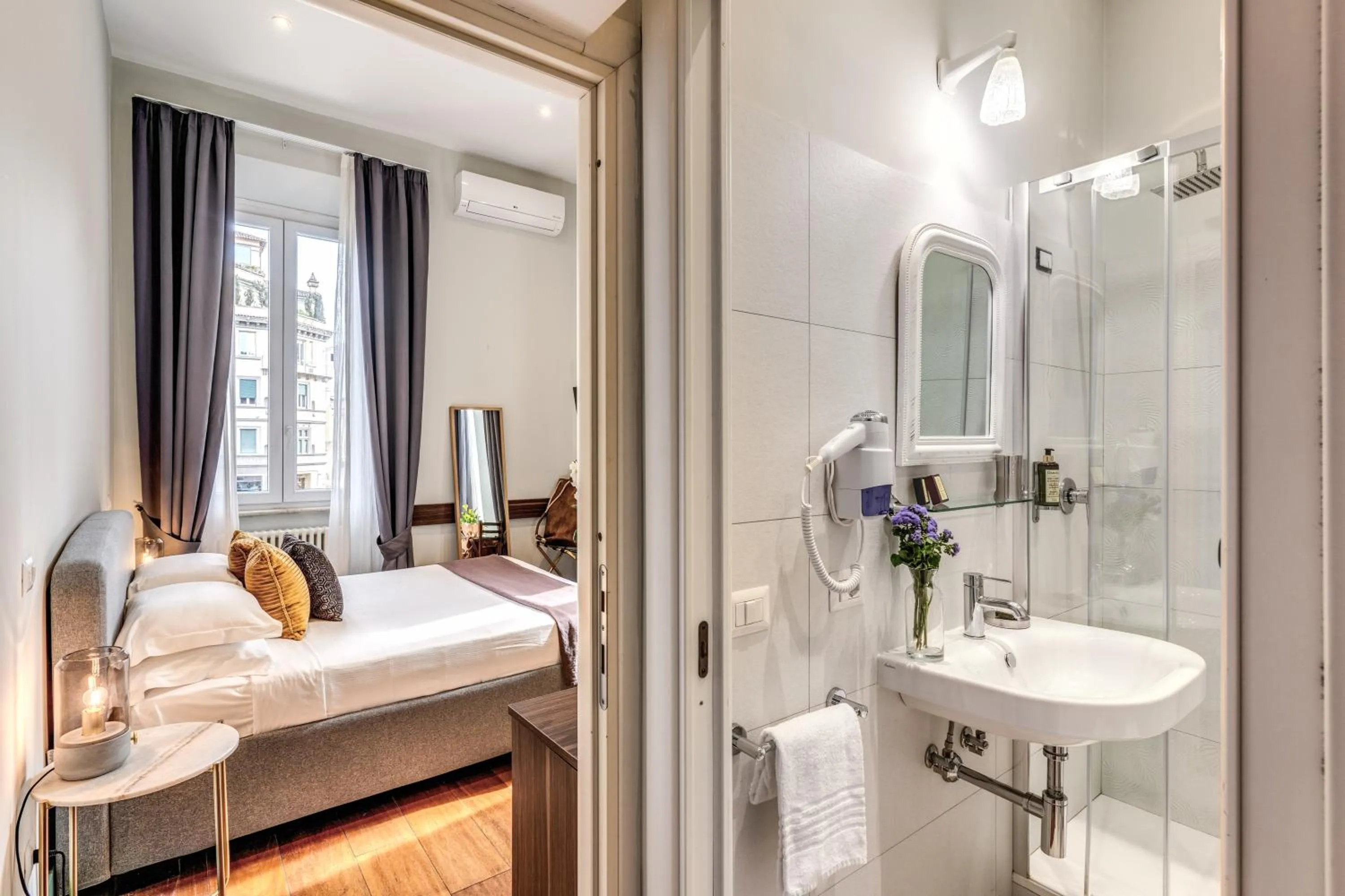 Shower, Bed in Tree Charme Trilussa