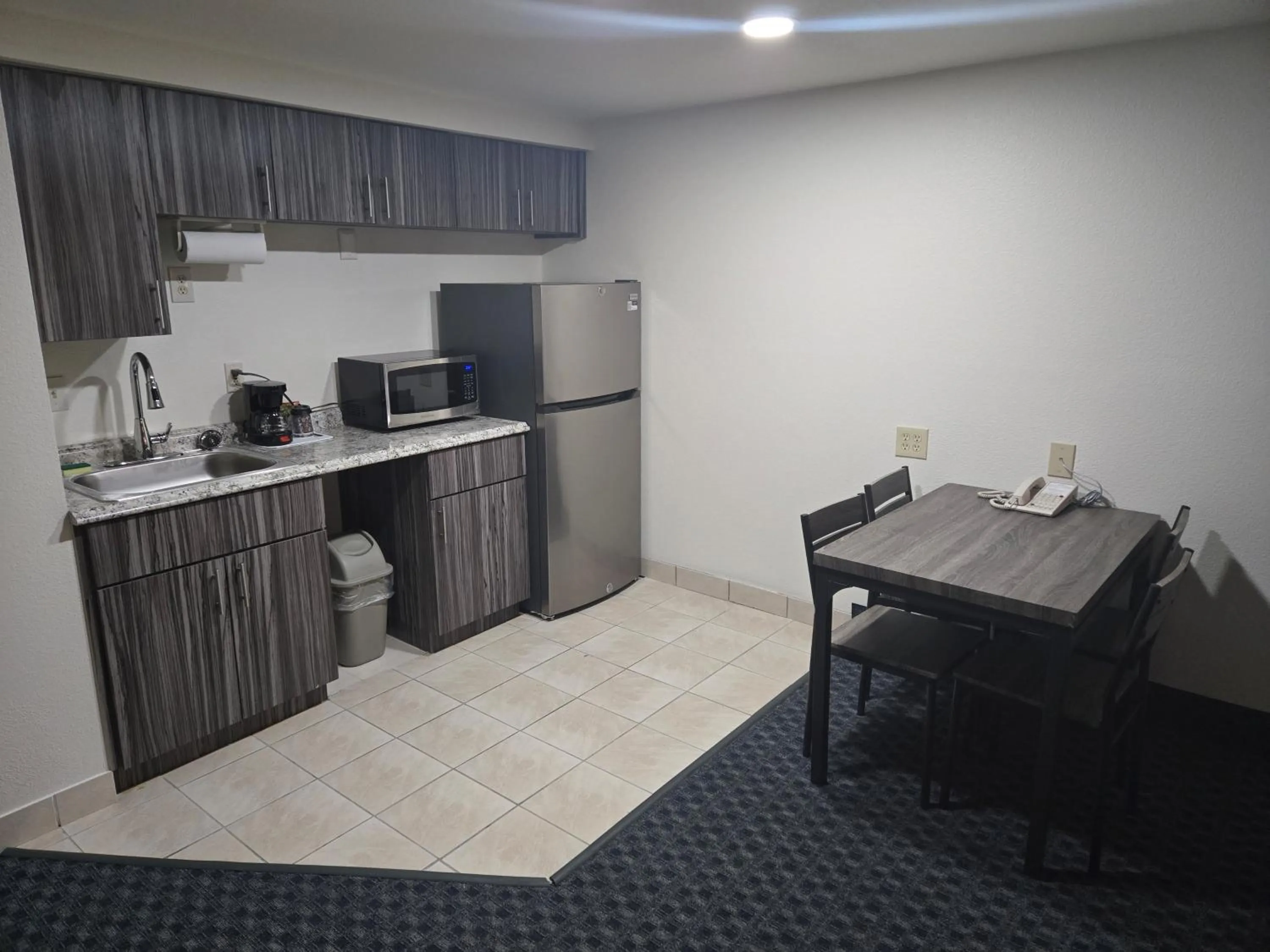 Coffee/tea facilities in Allure Suites of Fort Myers