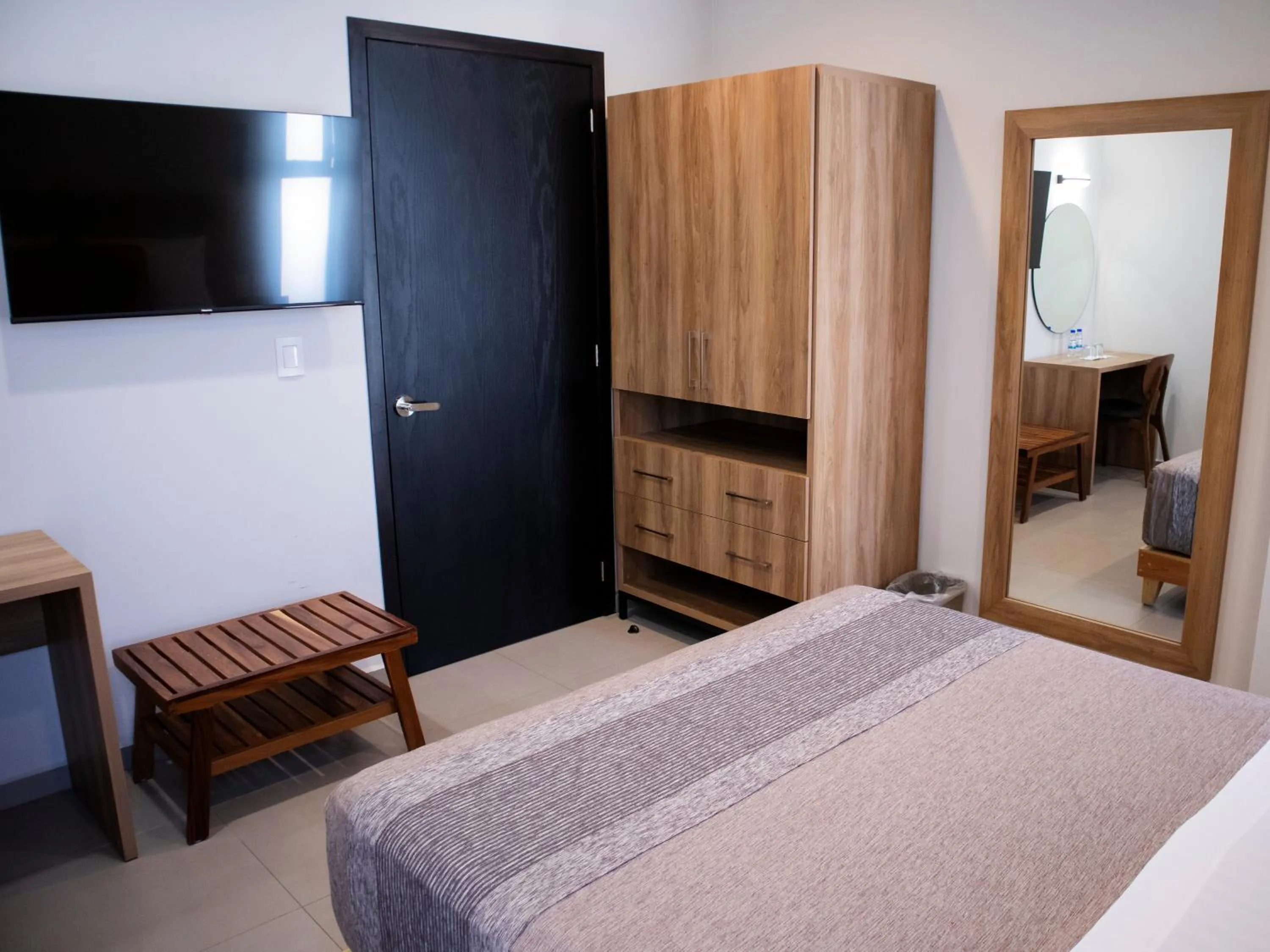 wardrobe, Bed in Hotel Mayis