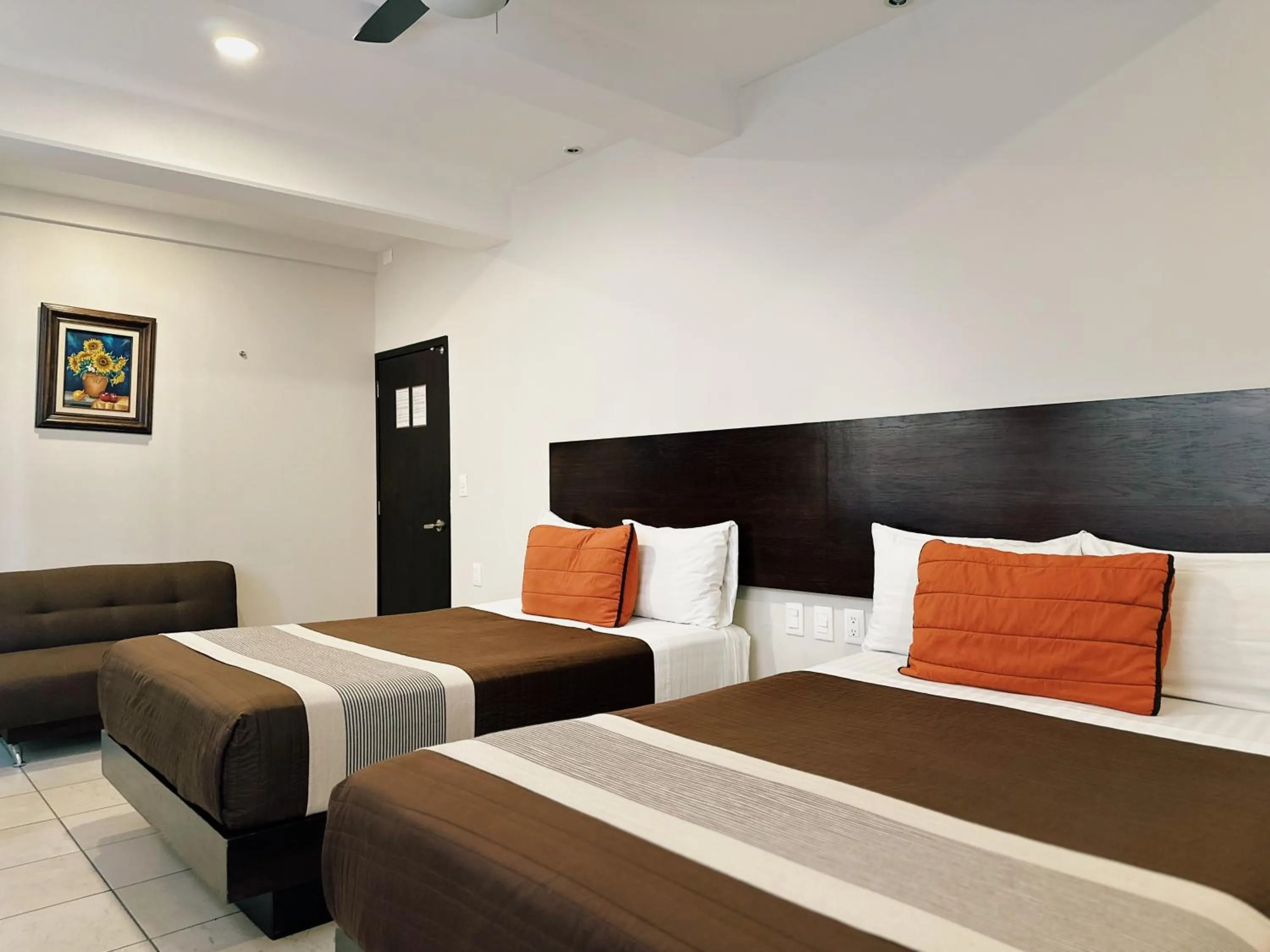 air conditioner, Bed in Hotel Mayis