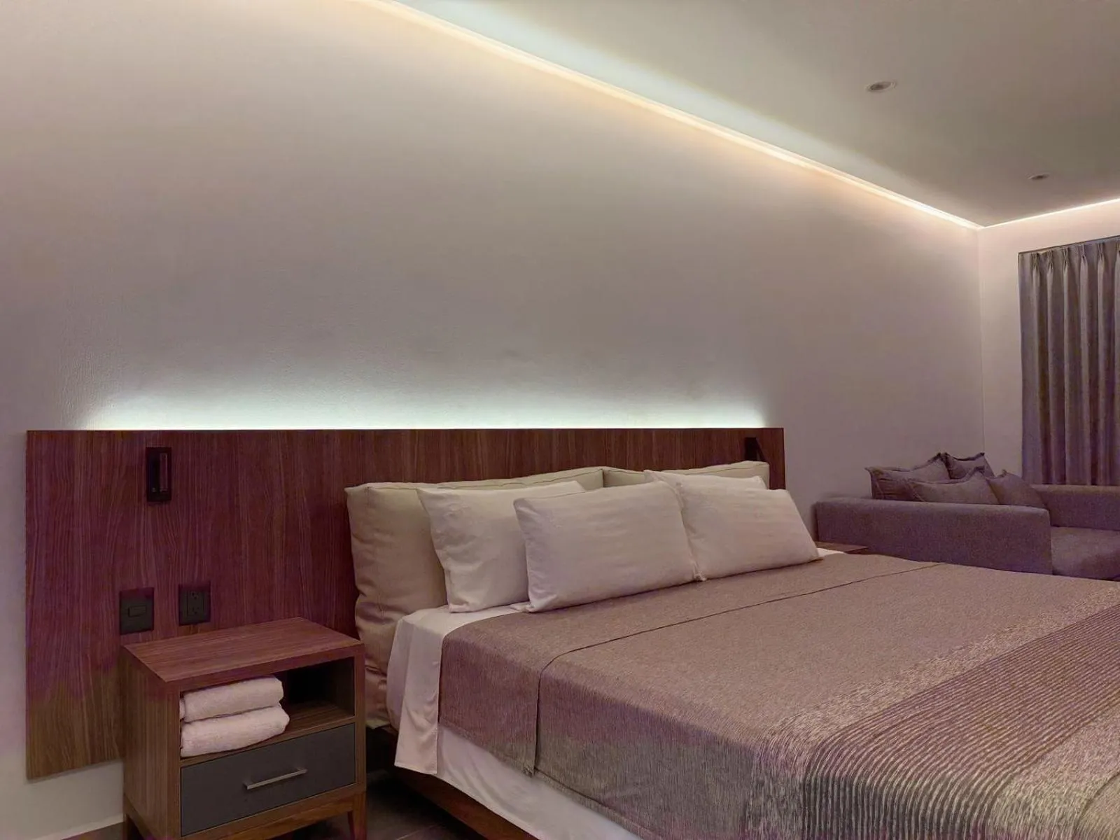 Living room, Bed in Hotel Mayis