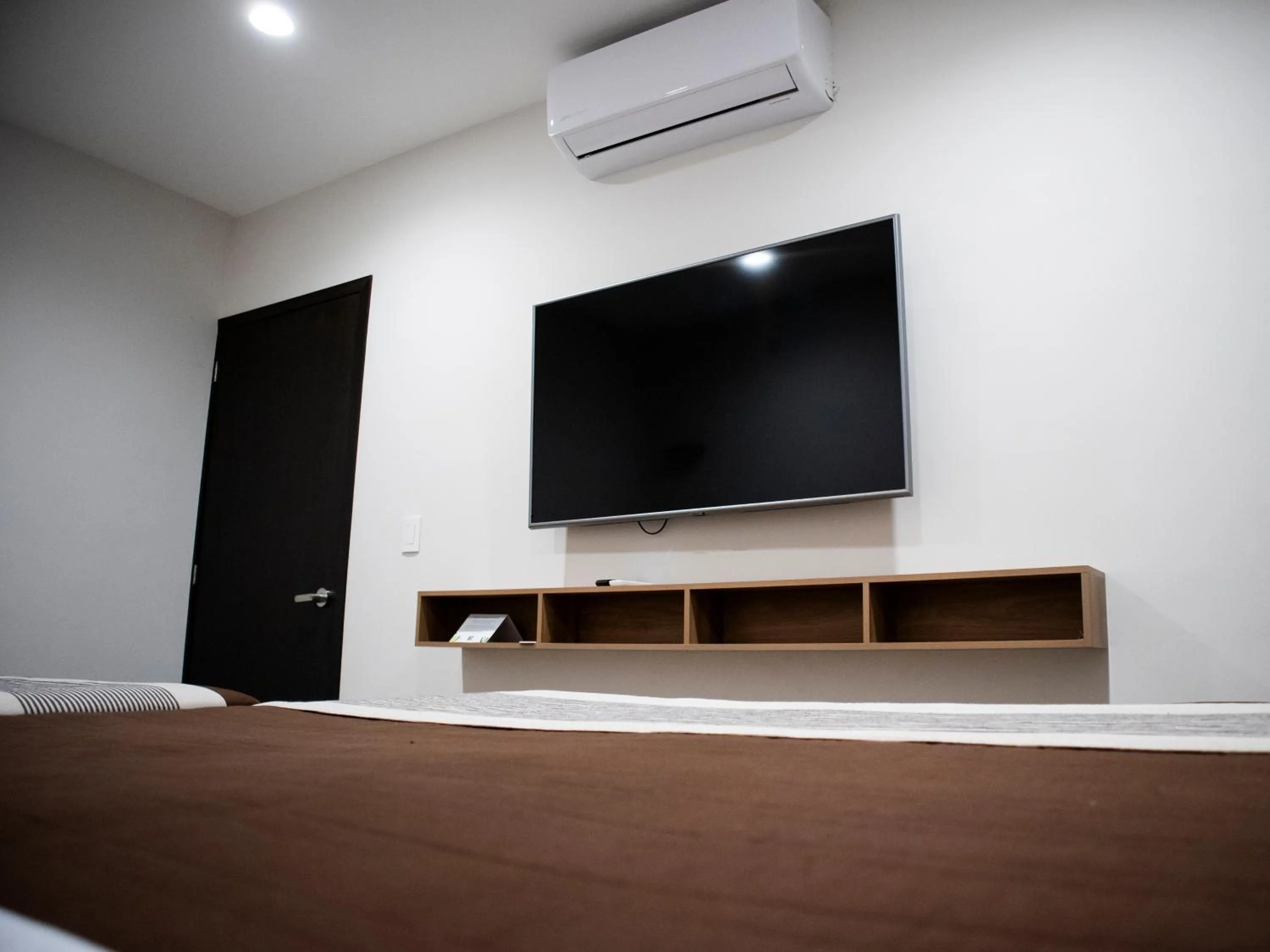 TV and multimedia in Hotel Mayis