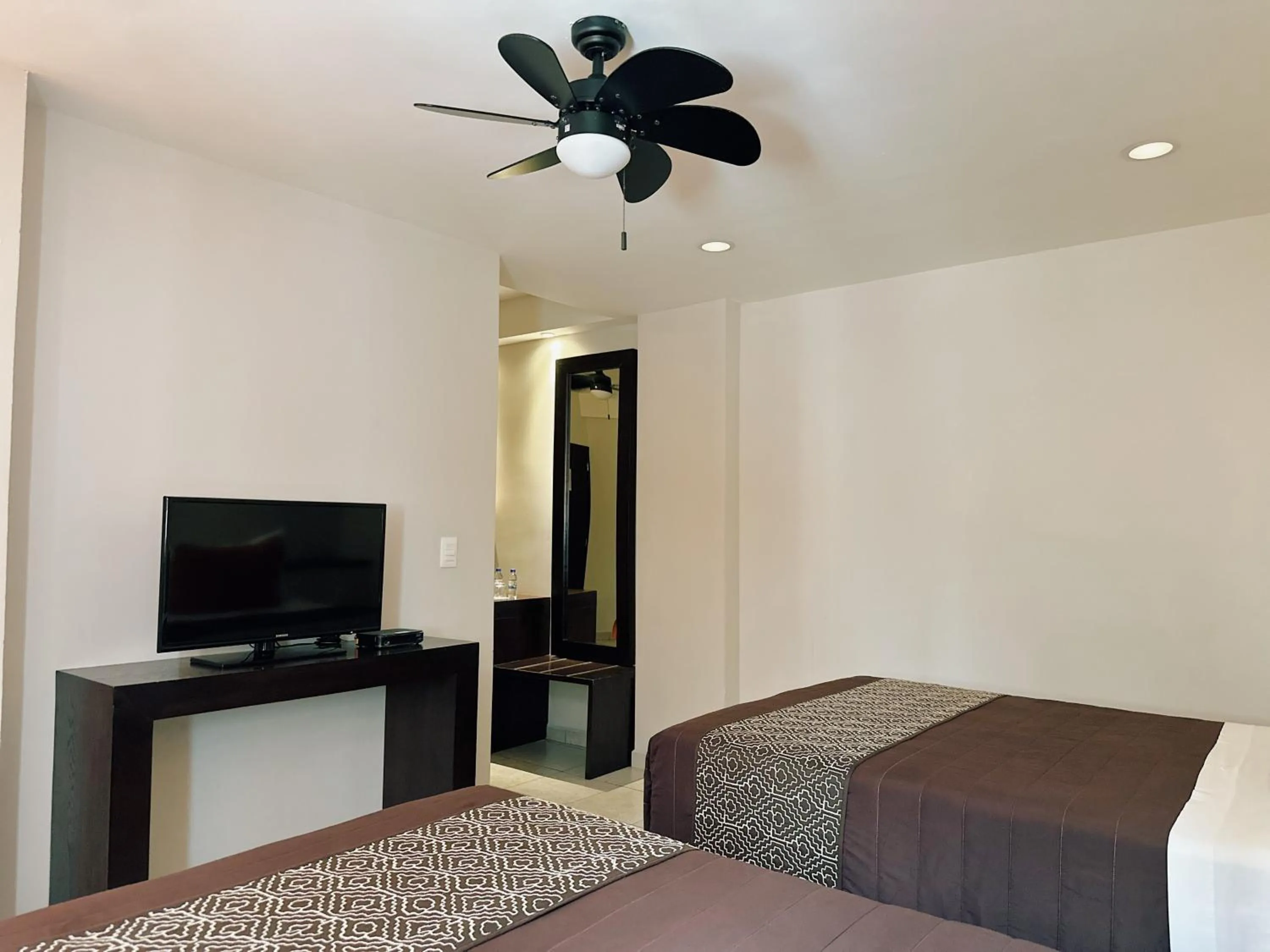 TV and multimedia, Bed in Hotel Mayis