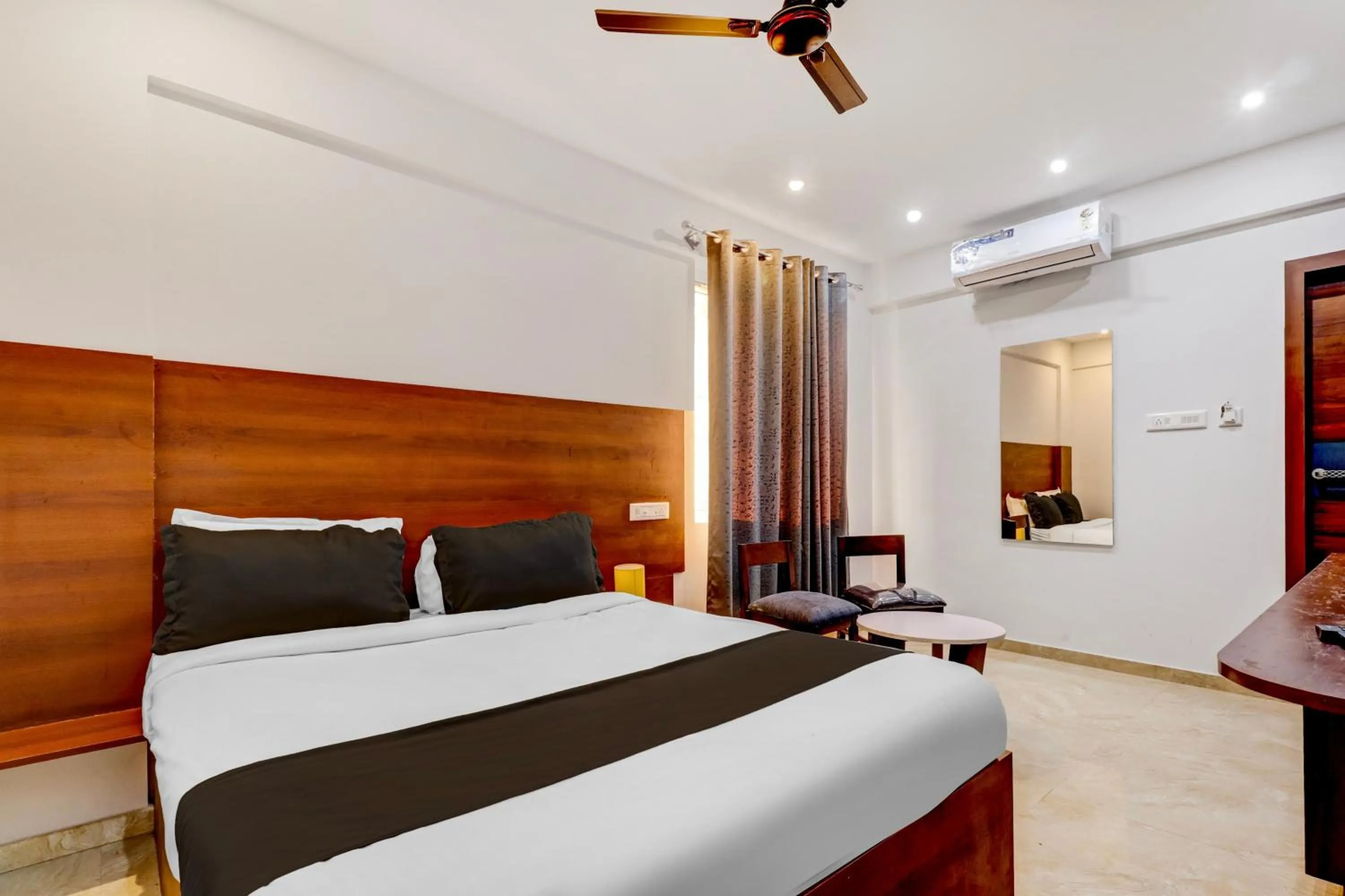 Bedroom, Bed in Collection O Airport Inn