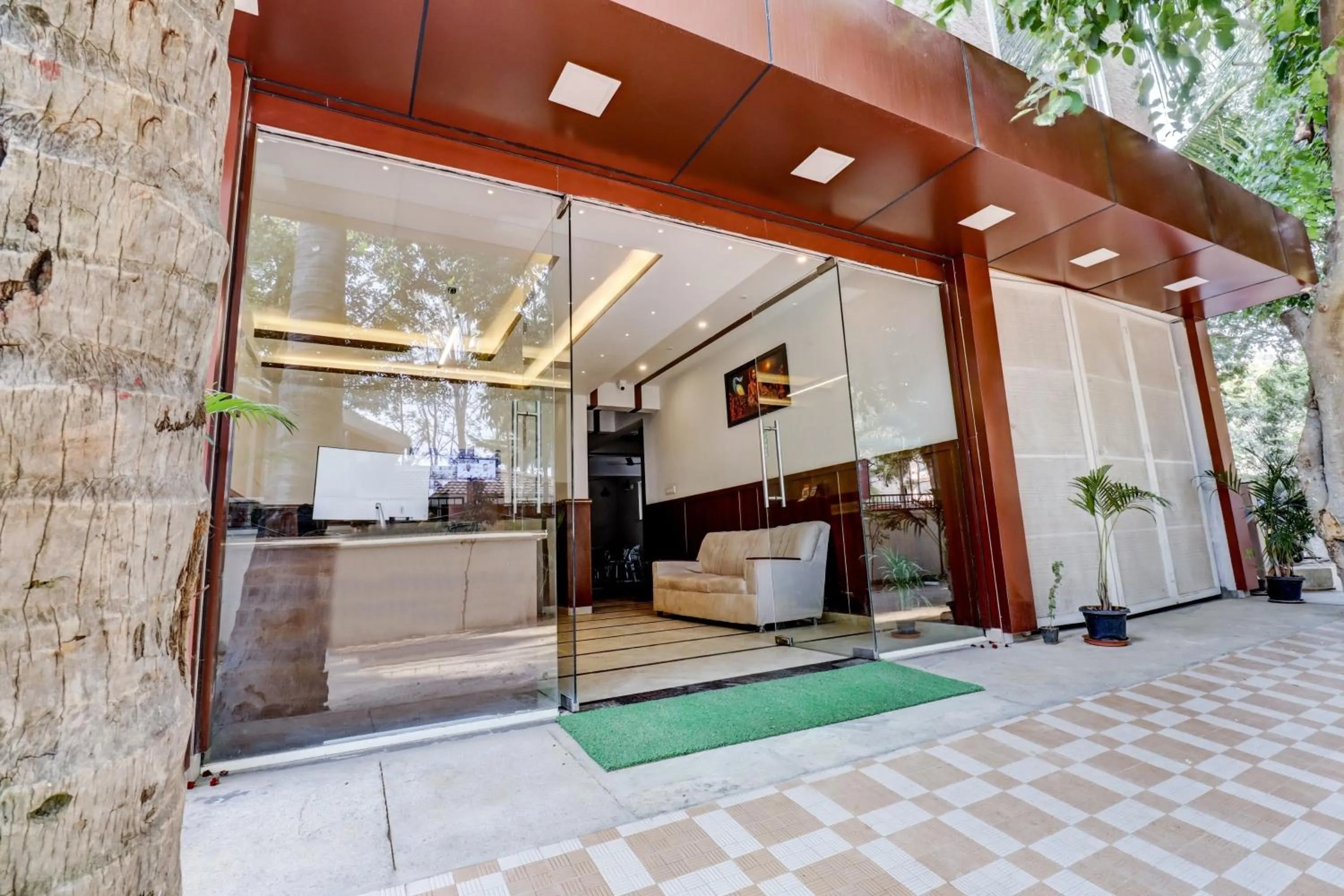 Facade/entrance in Collection O Airport Inn