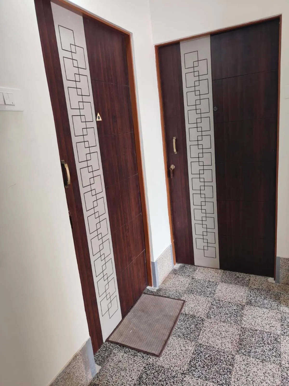 Facade/entrance in CM Residency