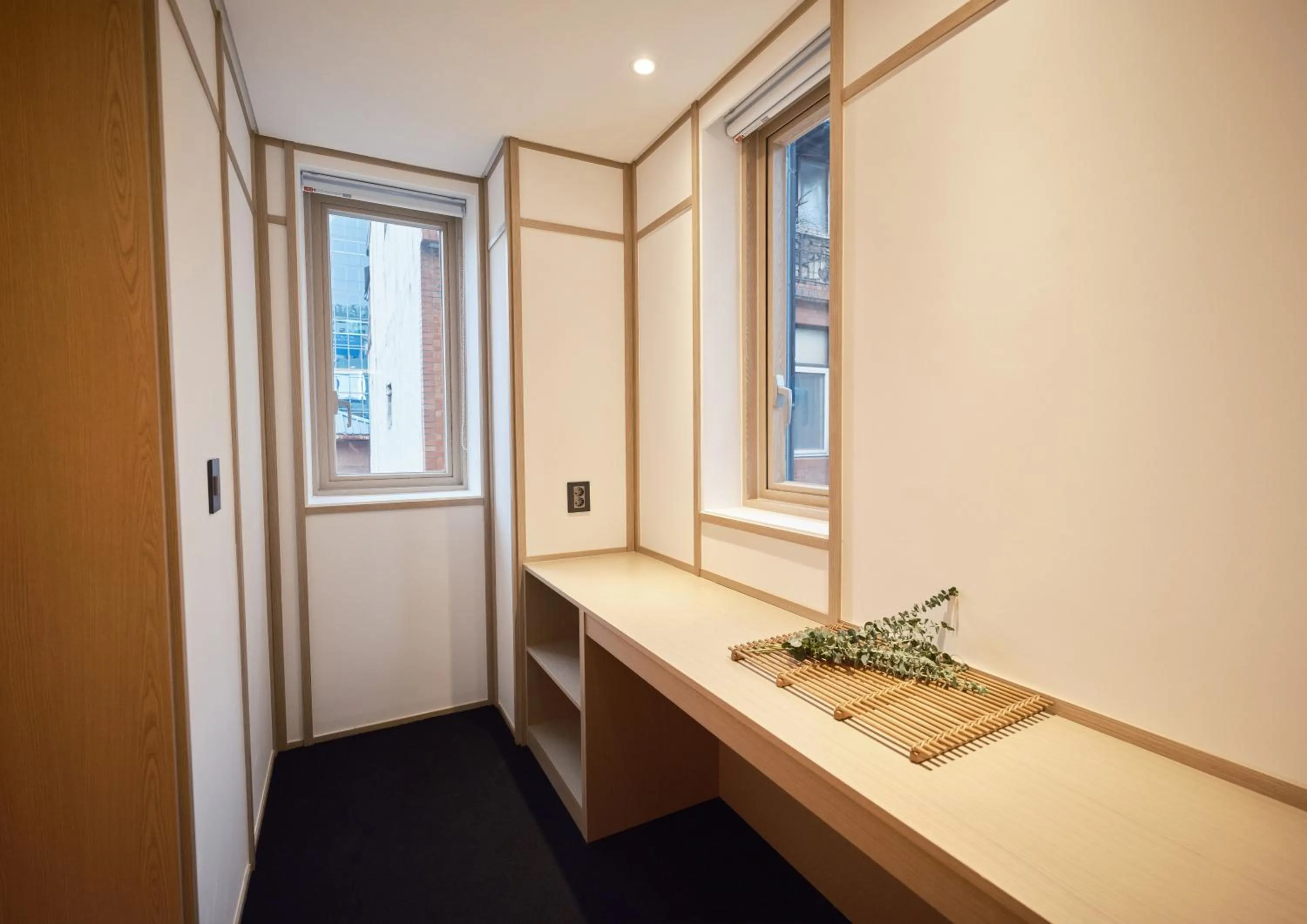 Photo of the whole room in UH Suite Seoul Deoksugung