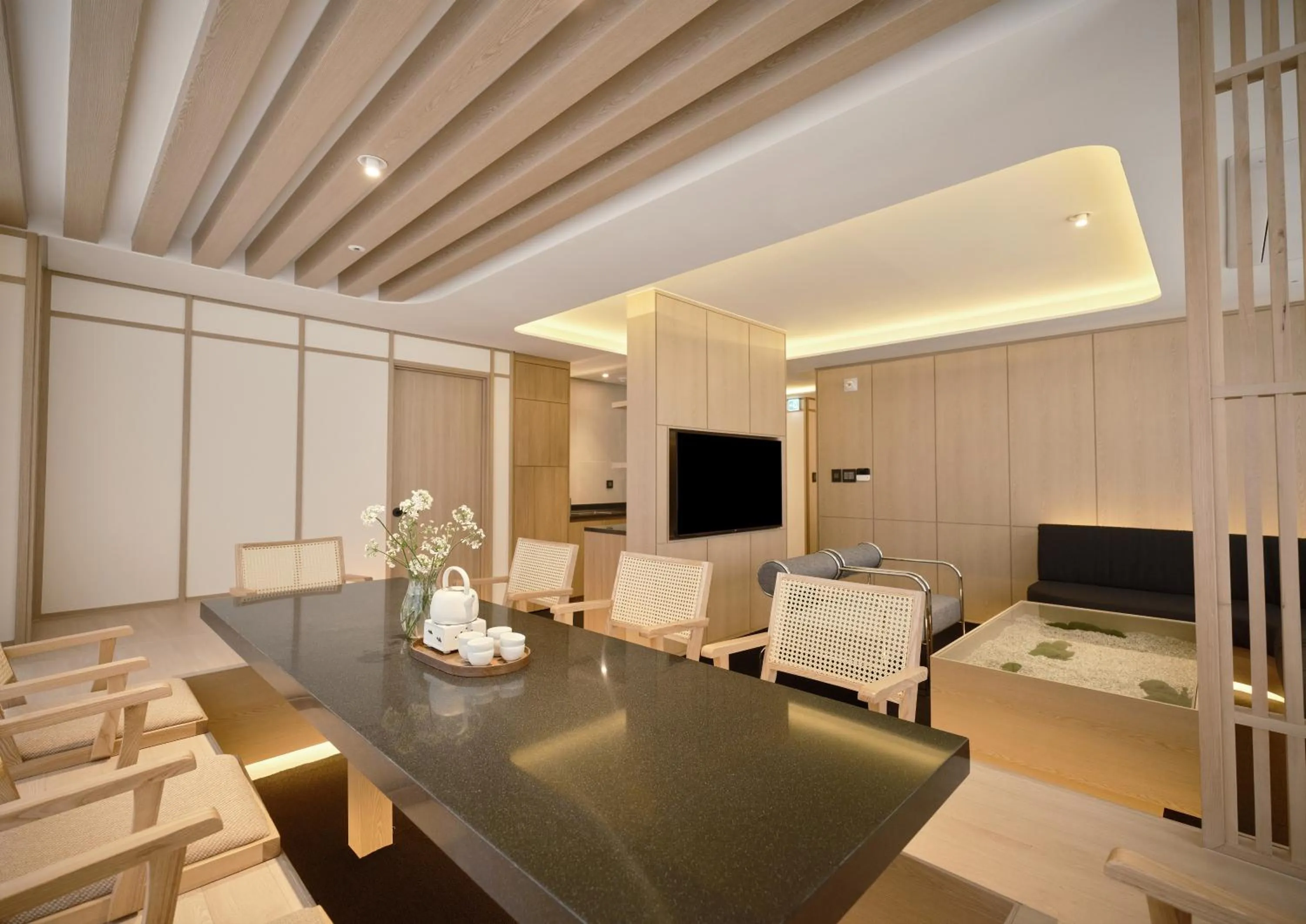 TV and multimedia in UH Suite Seoul Deoksugung