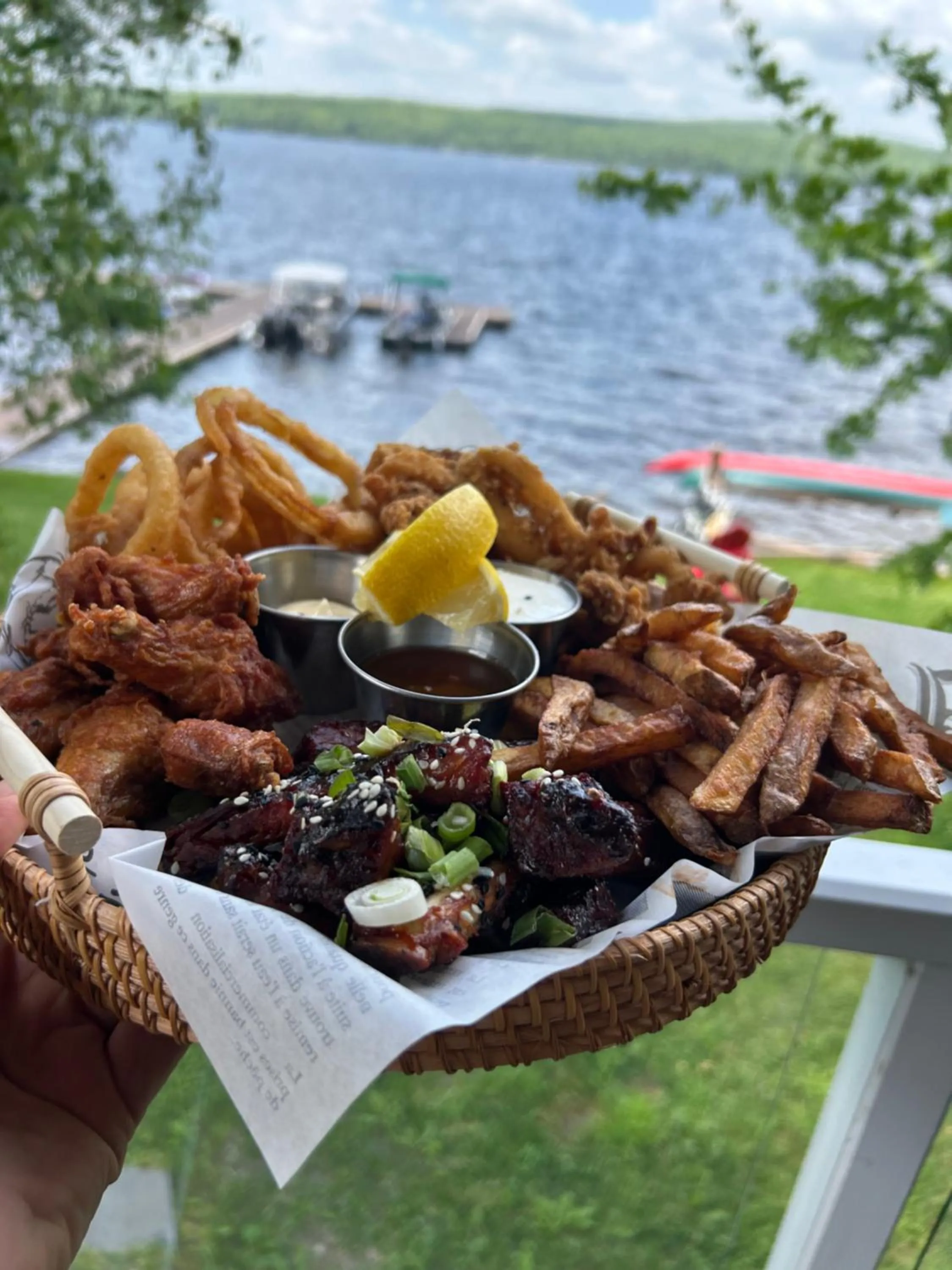 Restaurant/places to eat in Auberge et Chalets sur le Lac