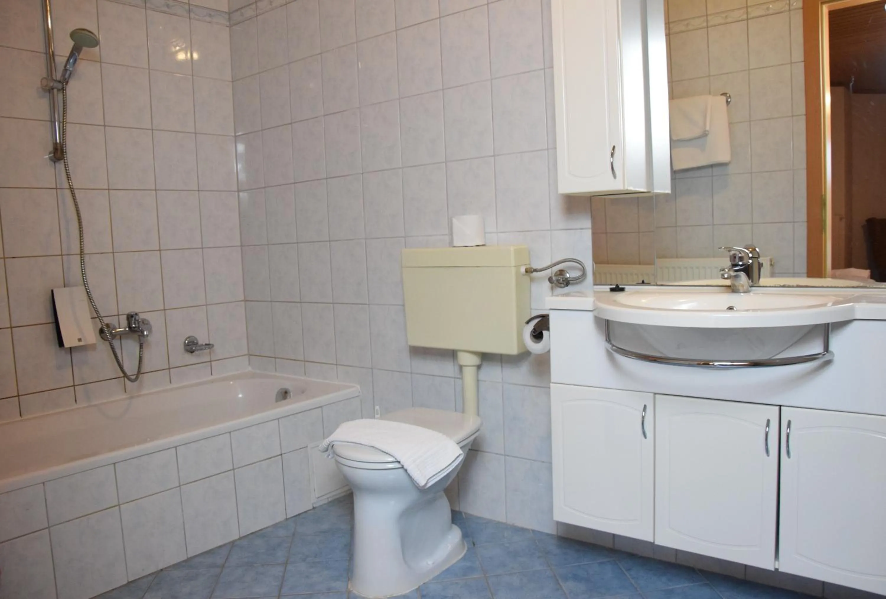 Toilet in Appartmenthaus Rosenhof