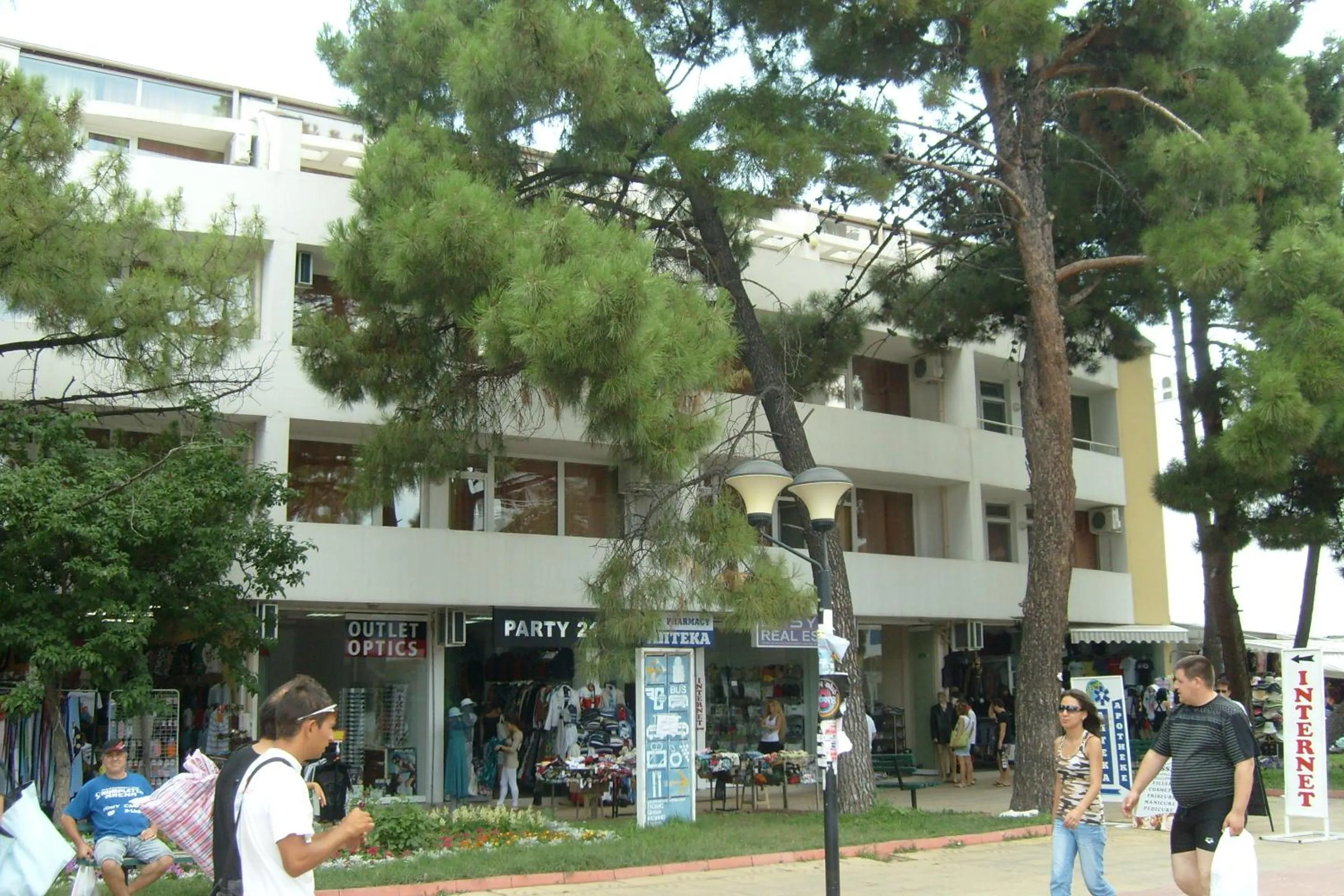 Sun Palace Home Apartments