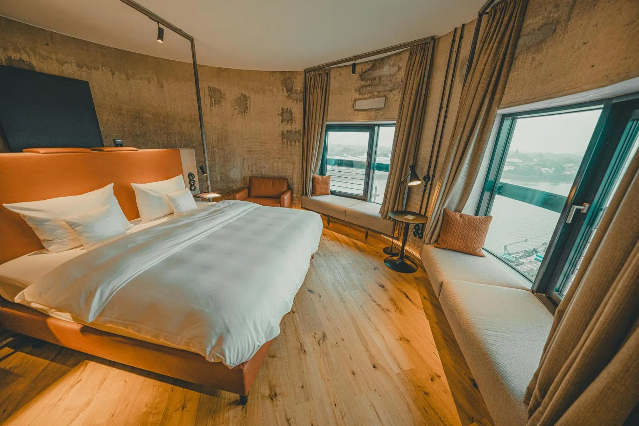 Photo of the whole room, Bed in John & Will Silo-Hotel by Guldsmeden