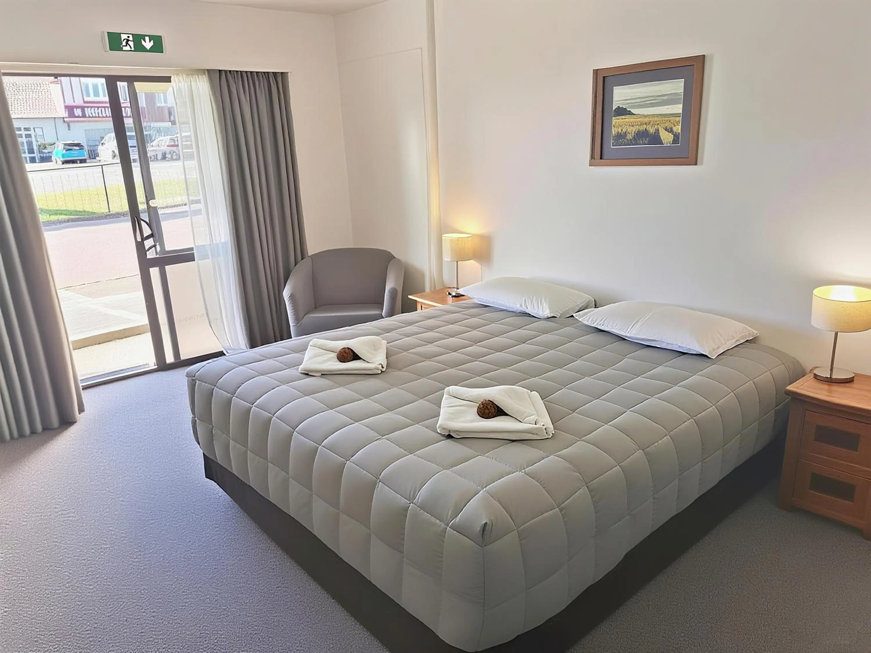 Bedroom, Bed in Drury Motor Lodge