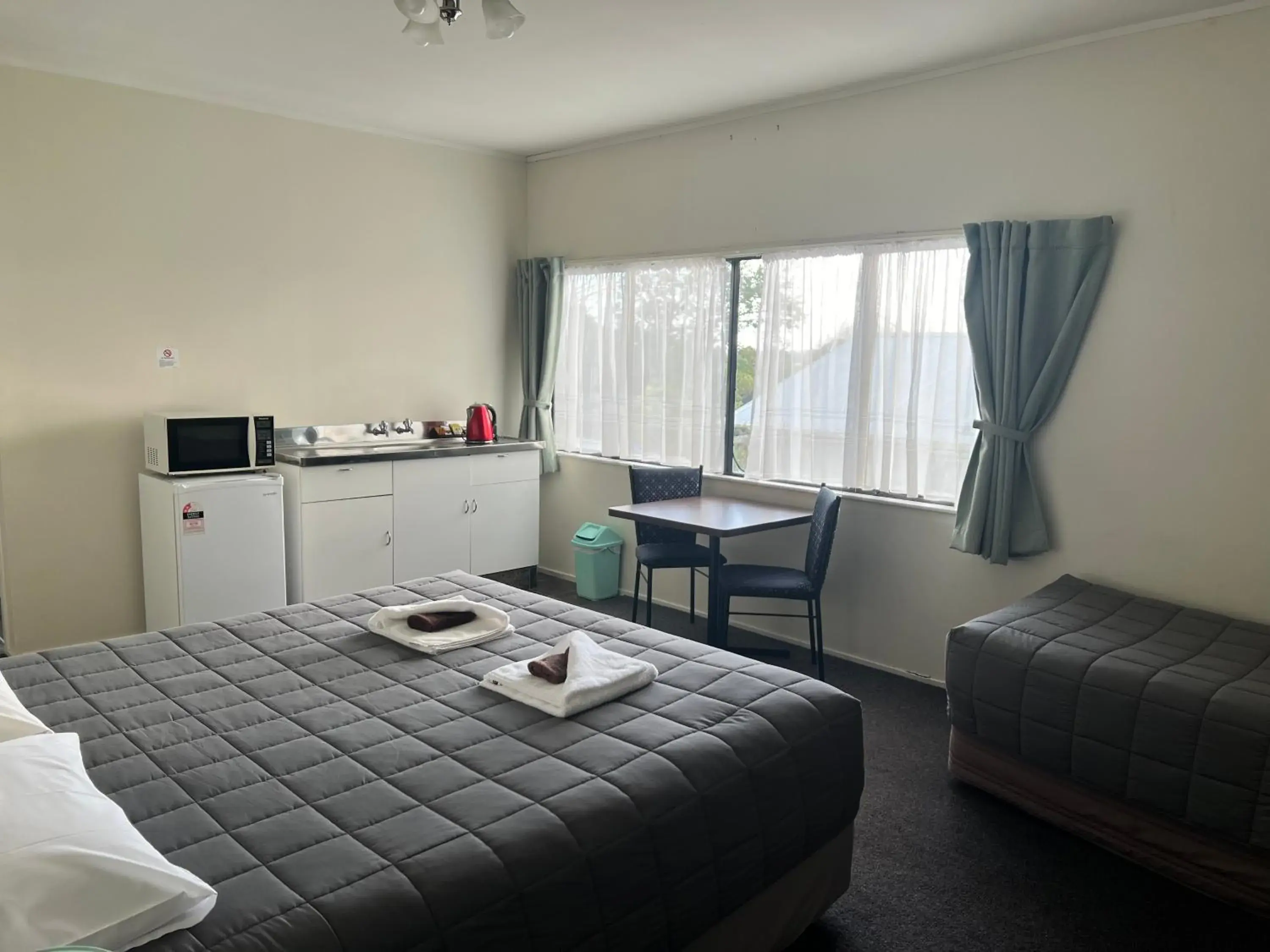 Standard Studio in Drury Motor Lodge Standard Studio in Drury Motor Lodge