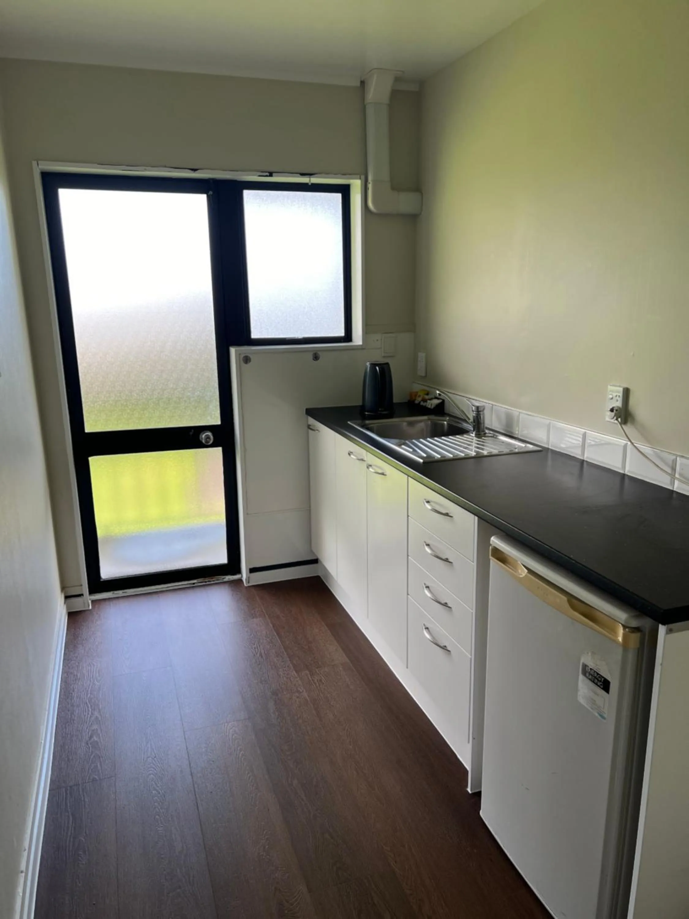 Kitchen or kitchenette in Drury Motor Lodge