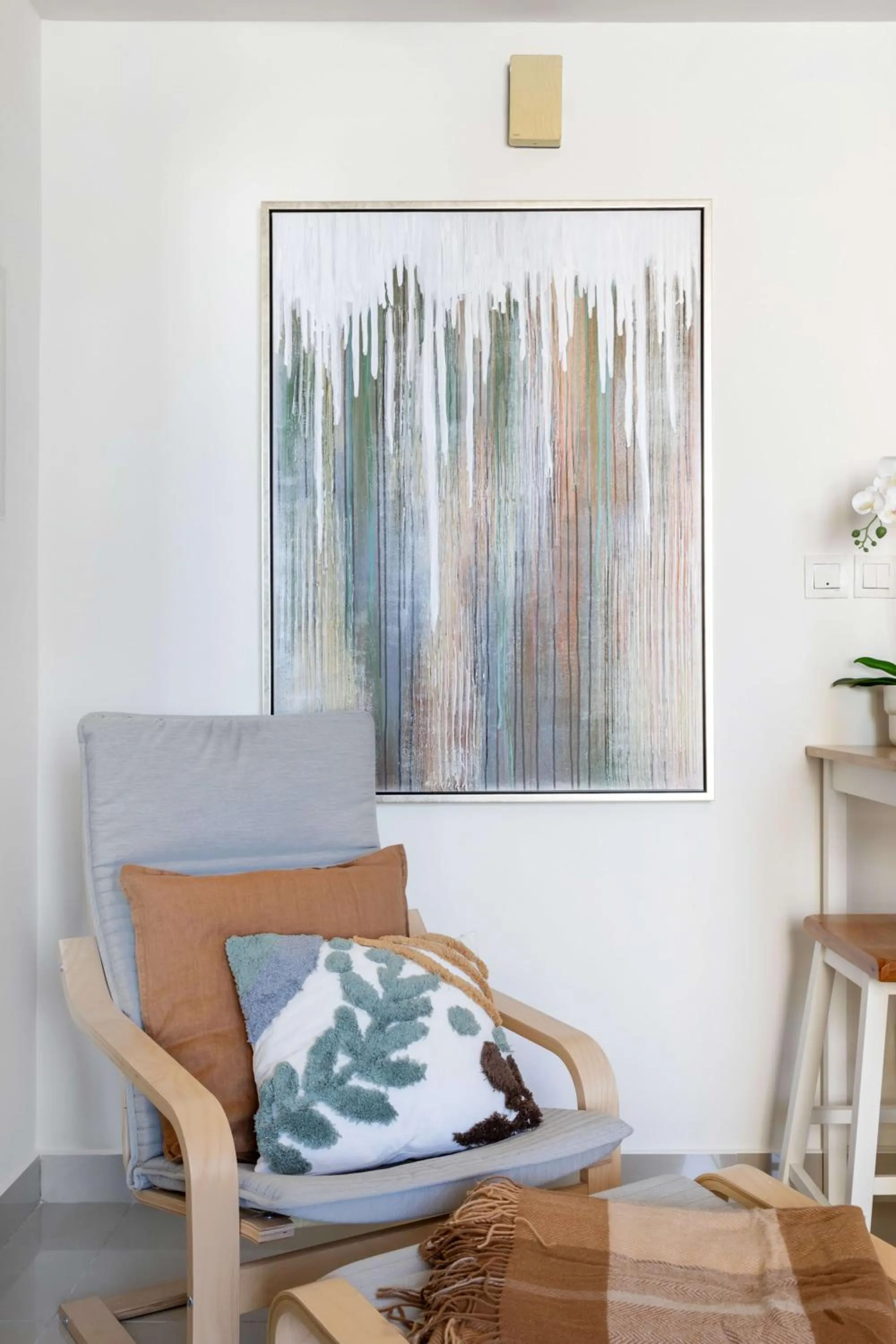 Photo of the whole room in Frank Porter - Lakeside Tower B