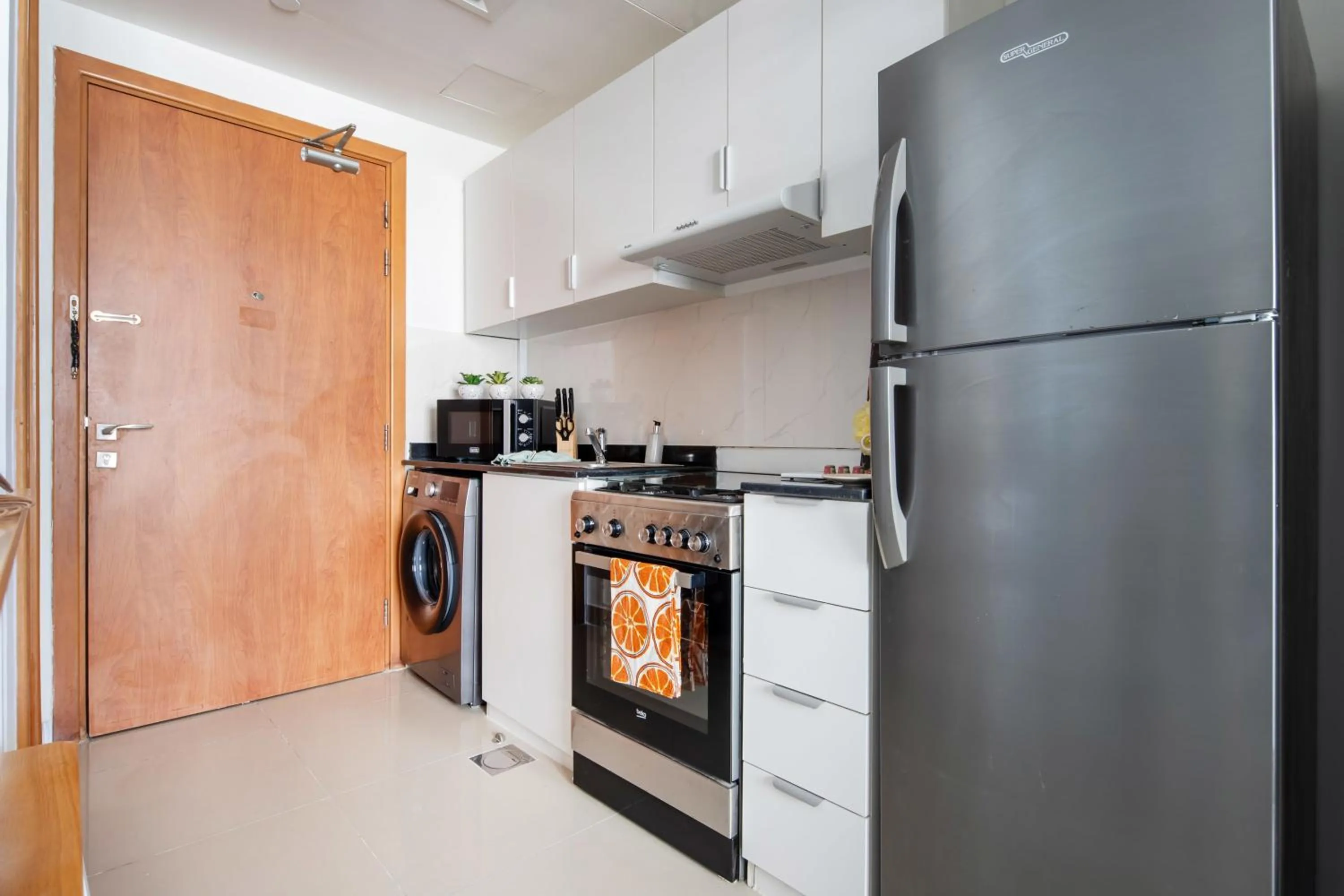 Kitchen or kitchenette in Frank Porter - Lakeside Tower B