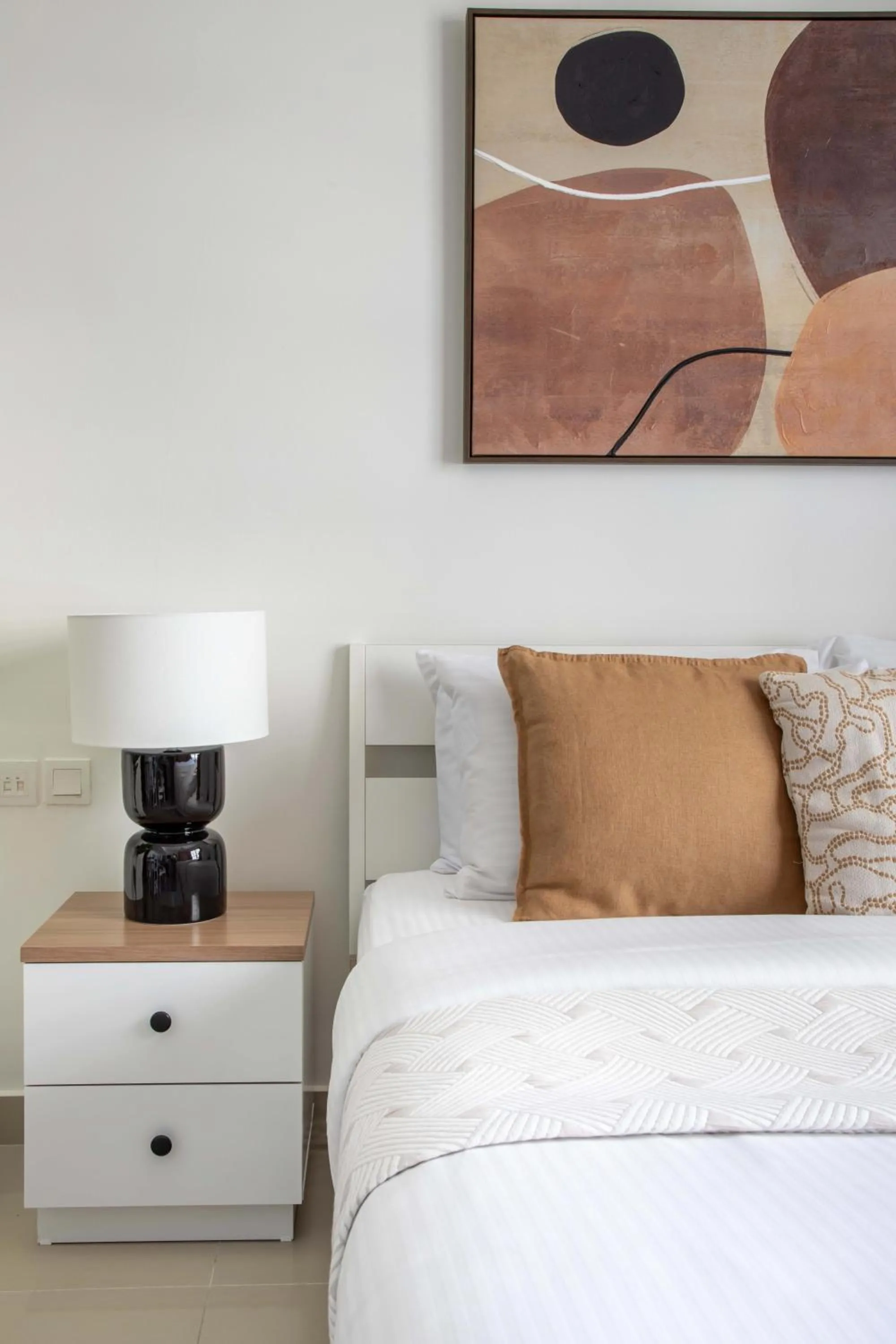 Bed in Frank Porter - Lakeside Tower B