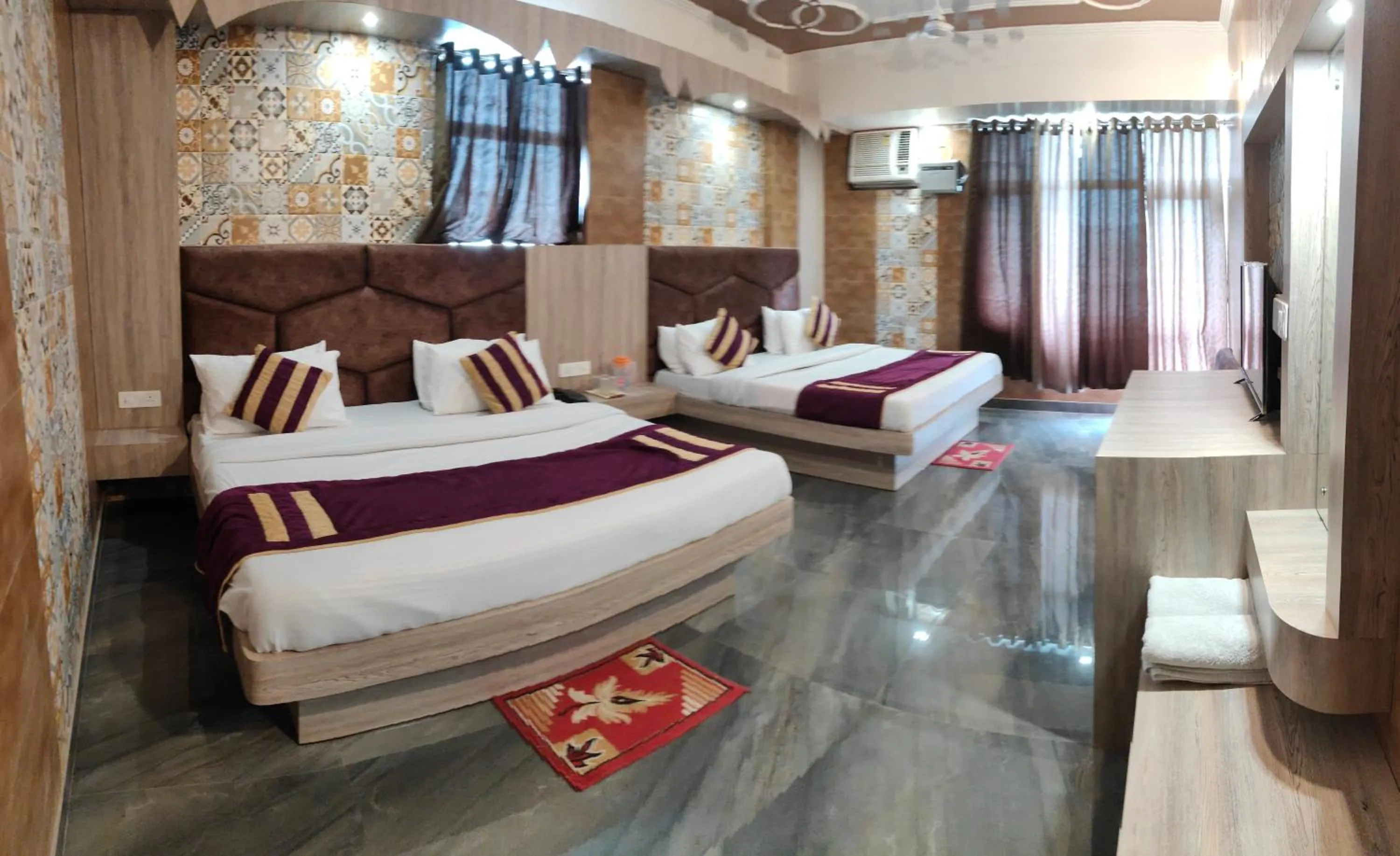 Photo of the whole room, Bed in Hotel Sunshine