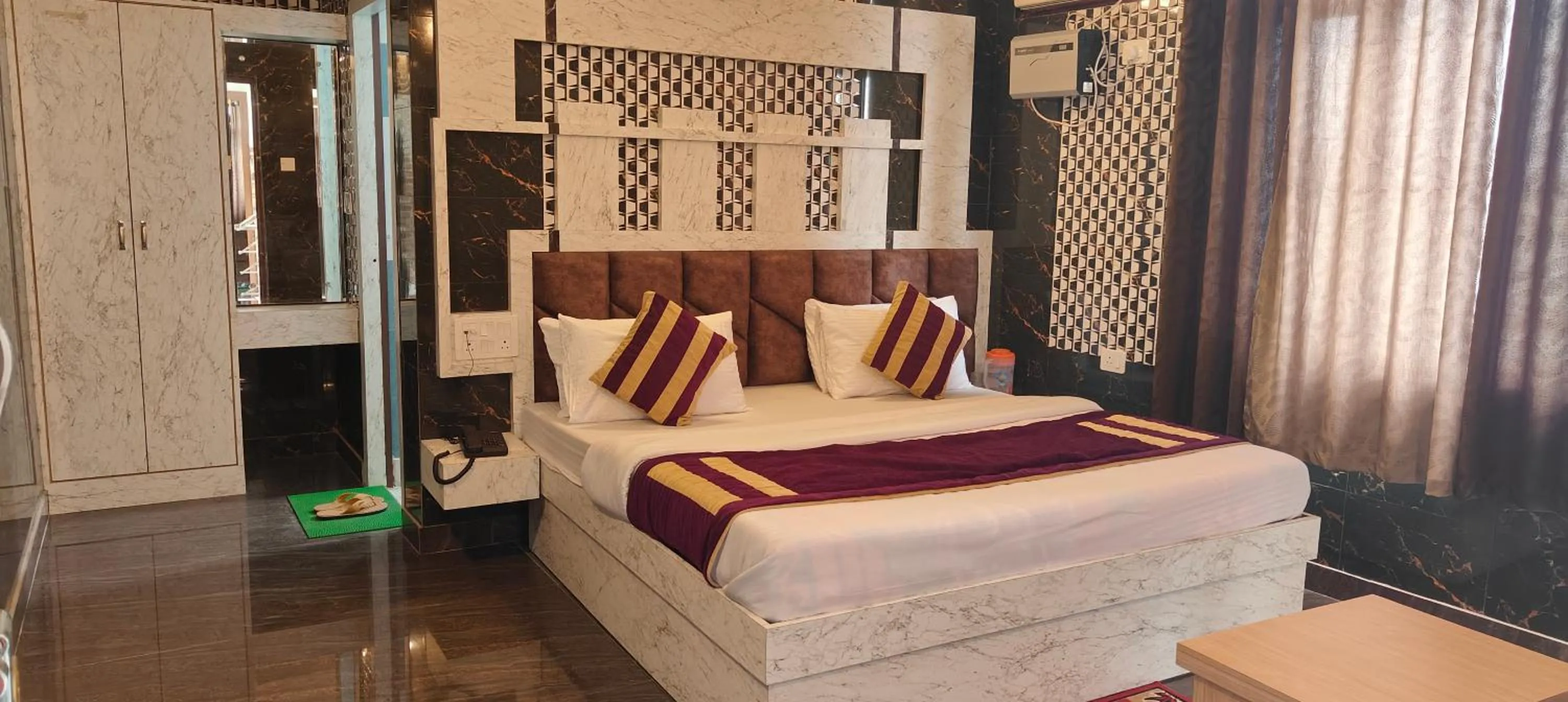 Photo of the whole room, Bed in Hotel Sunshine