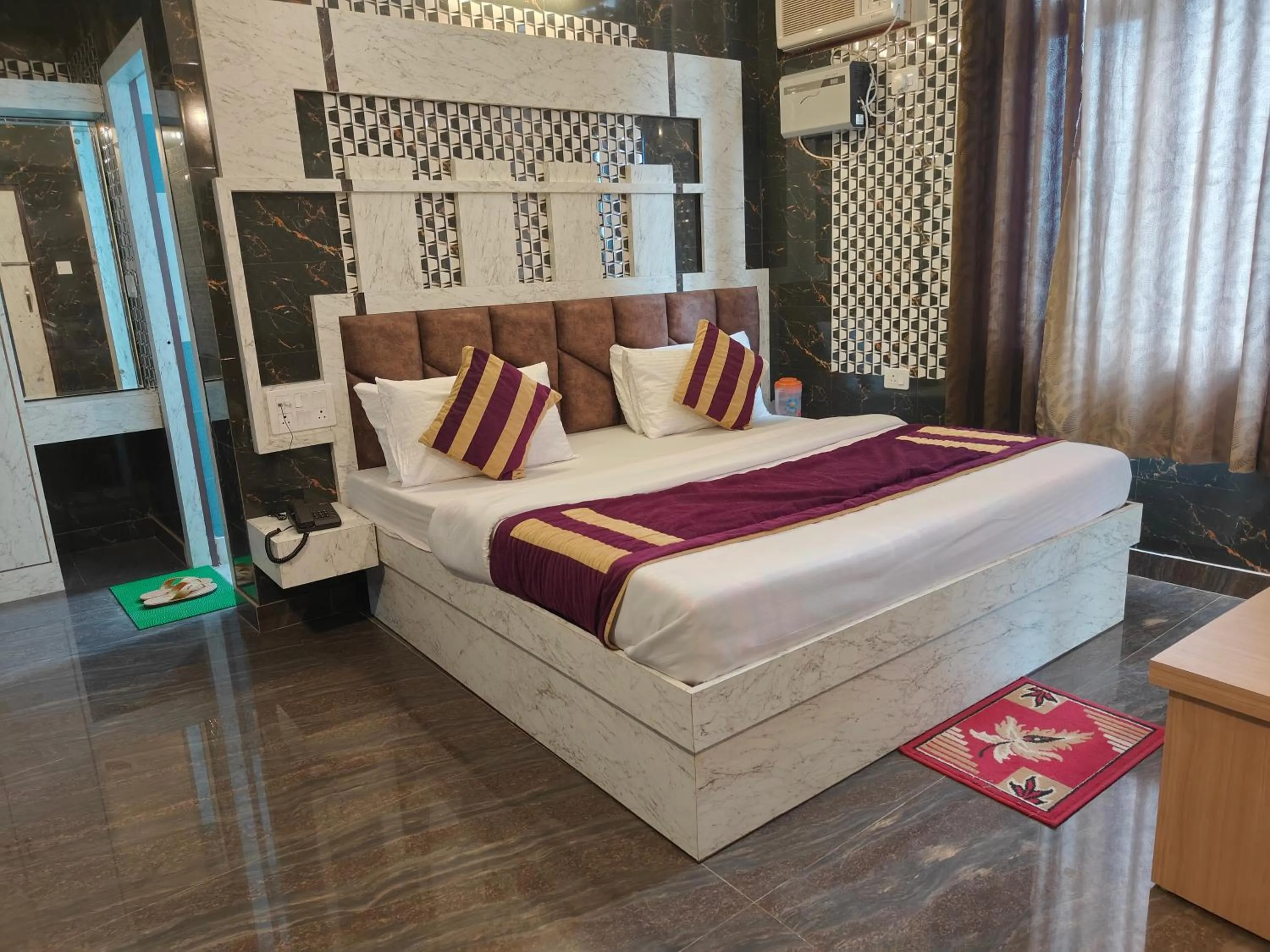 Photo of the whole room, Bed in Hotel Sunshine