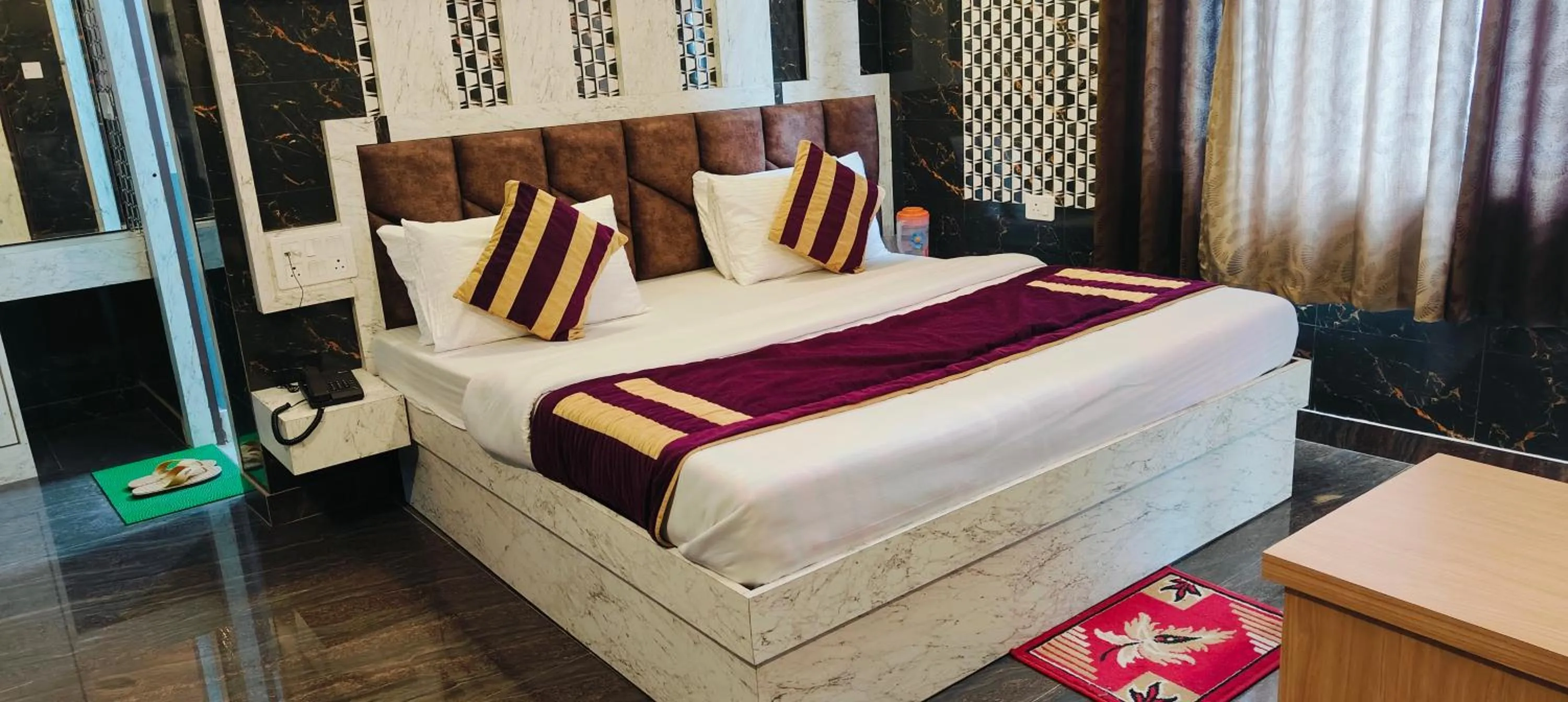 Photo of the whole room, Bed in Hotel Sunshine