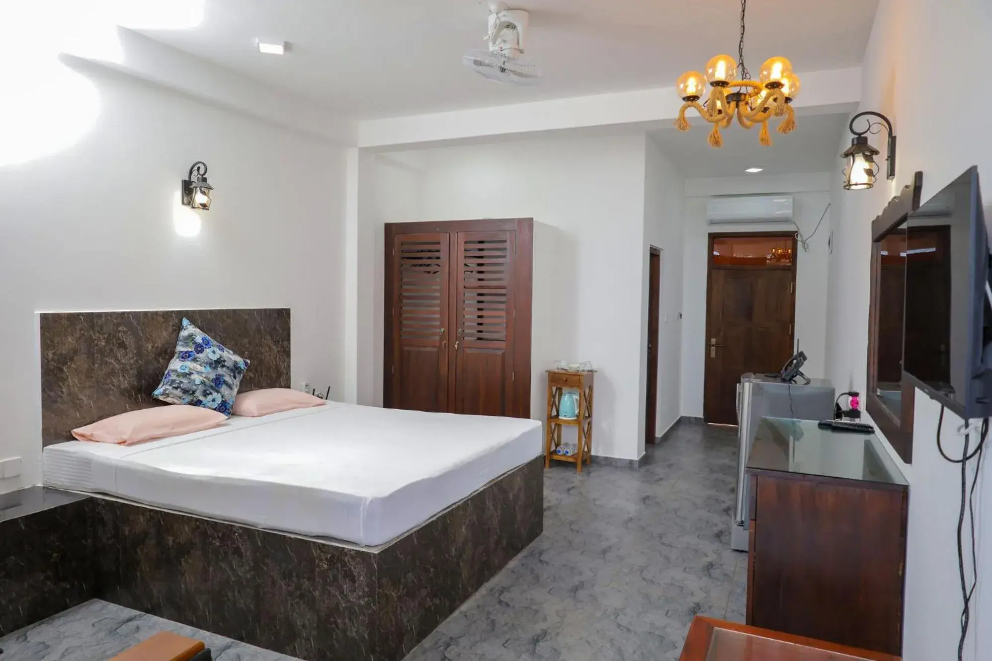 Deluxe Room (2 Adults + 1 Child) in Solomon Beach Hotel Deluxe Room (2 Adults + 1 Child) in Solomon Beach Hotel