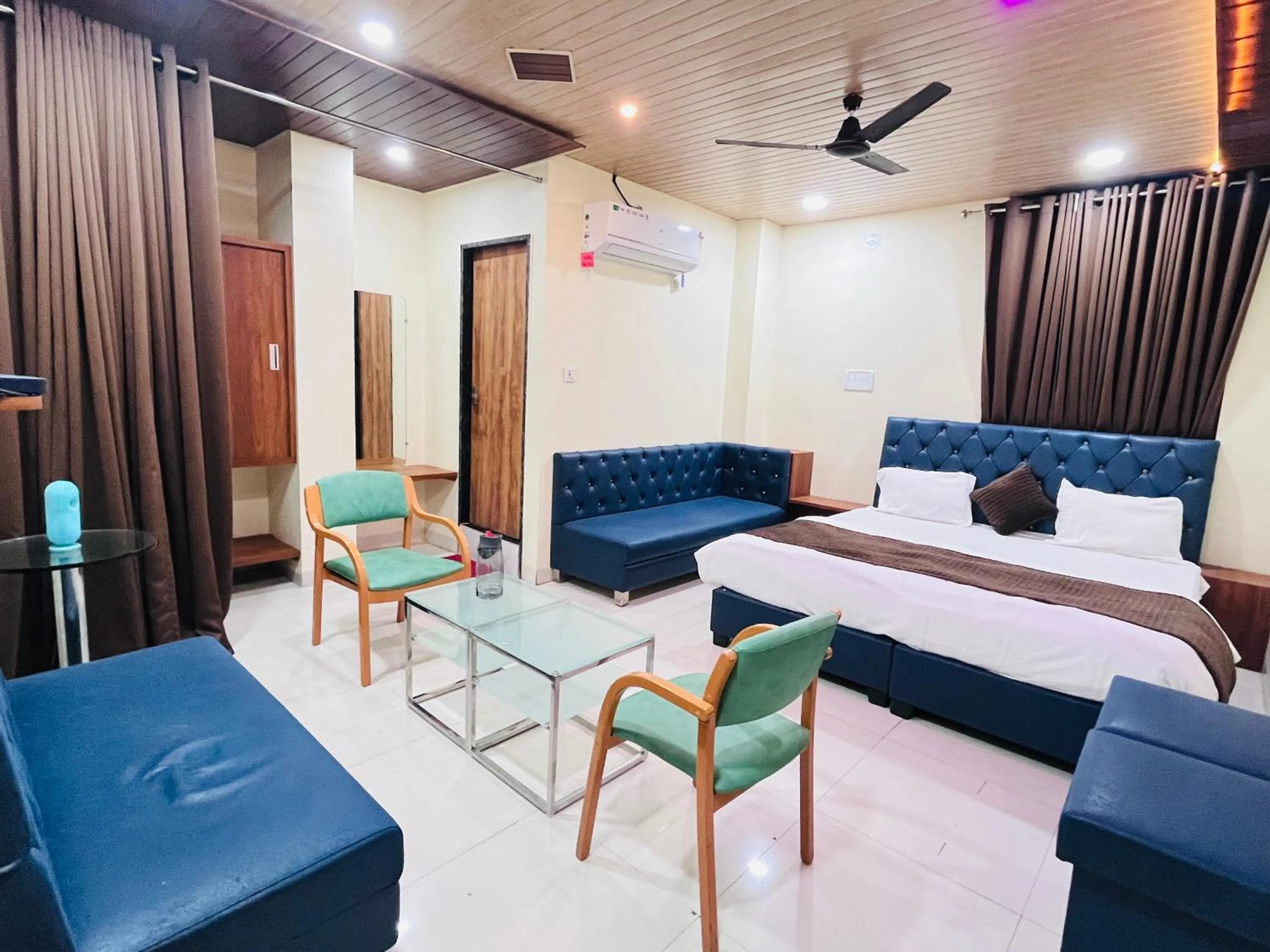 Bedroom, Bed in Shri Shiv Ganga Bhakt Niwas