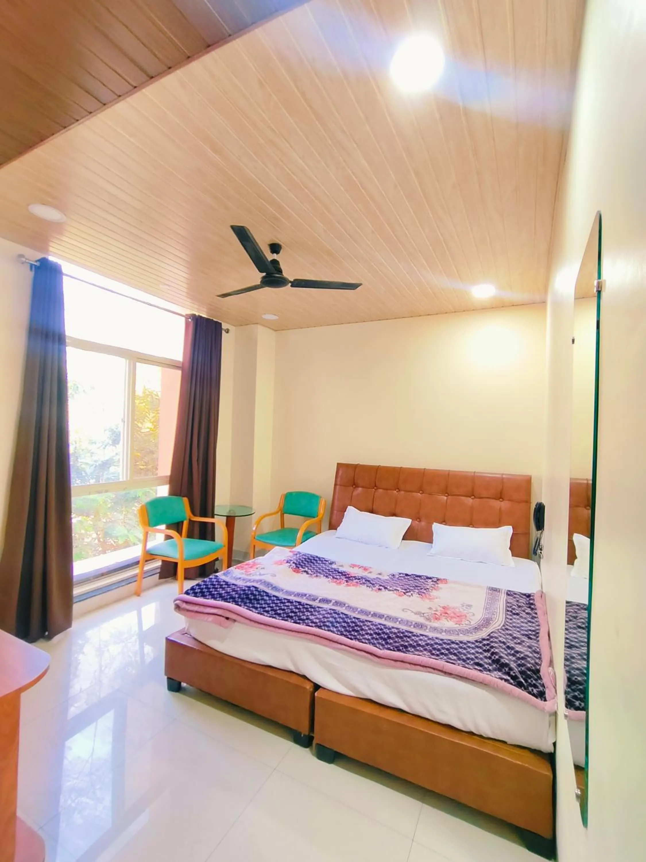 Bed in Shri Shiv Ganga Bhakt Niwas