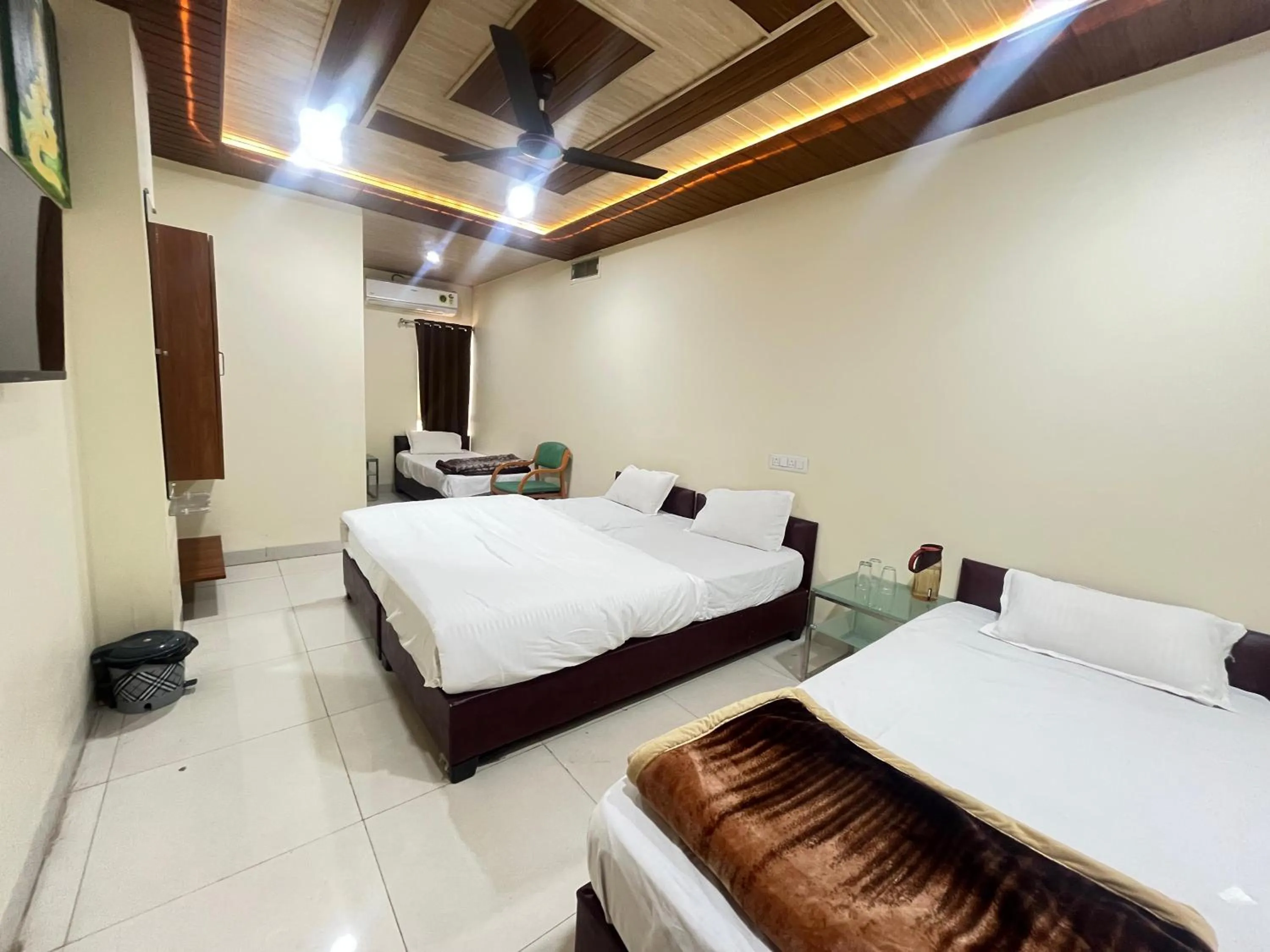 Bed in Shri Shiv Ganga Bhakt Niwas