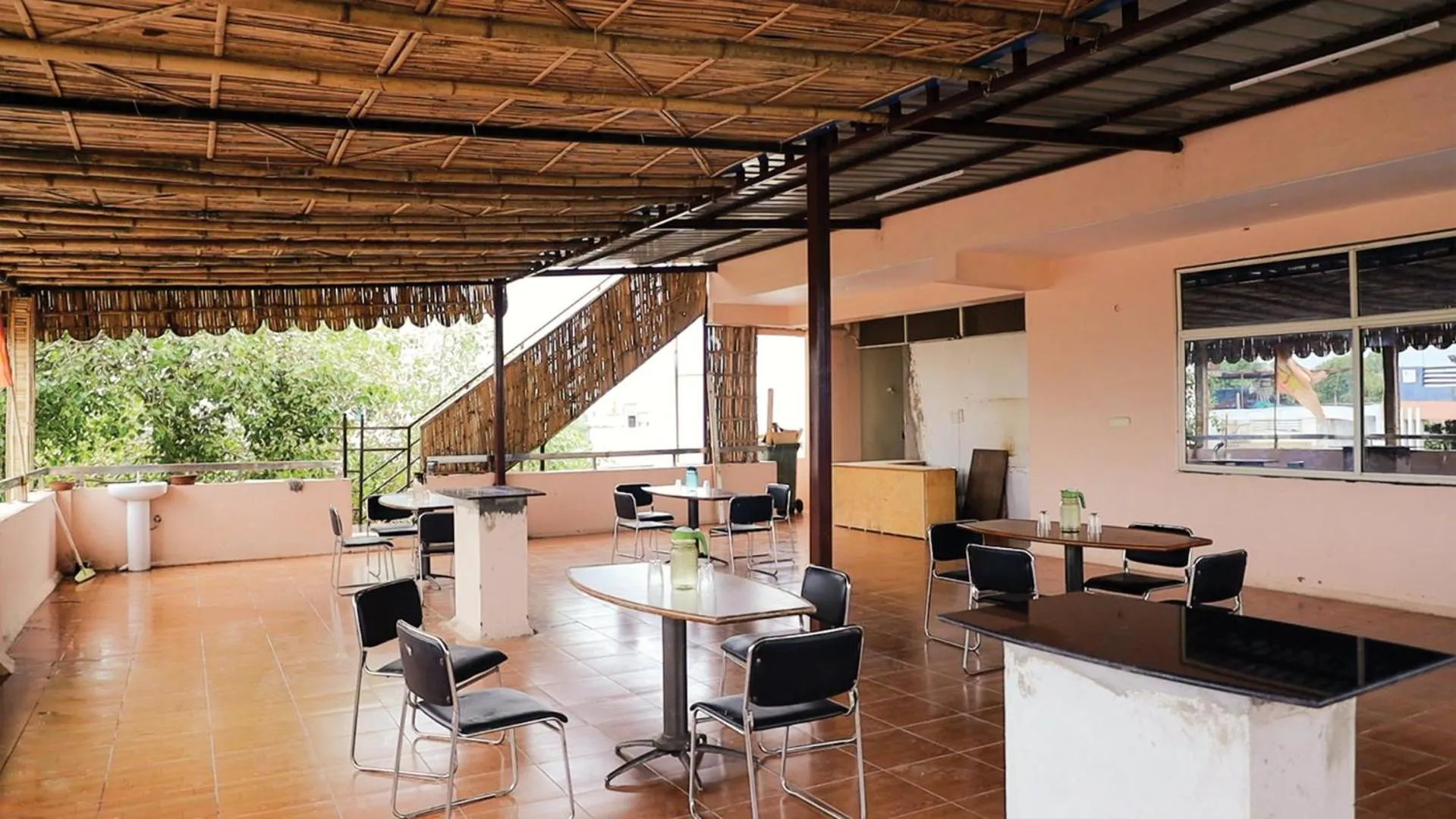 Restaurant/places to eat in Shri Shiv Ganga Bhakt Niwas