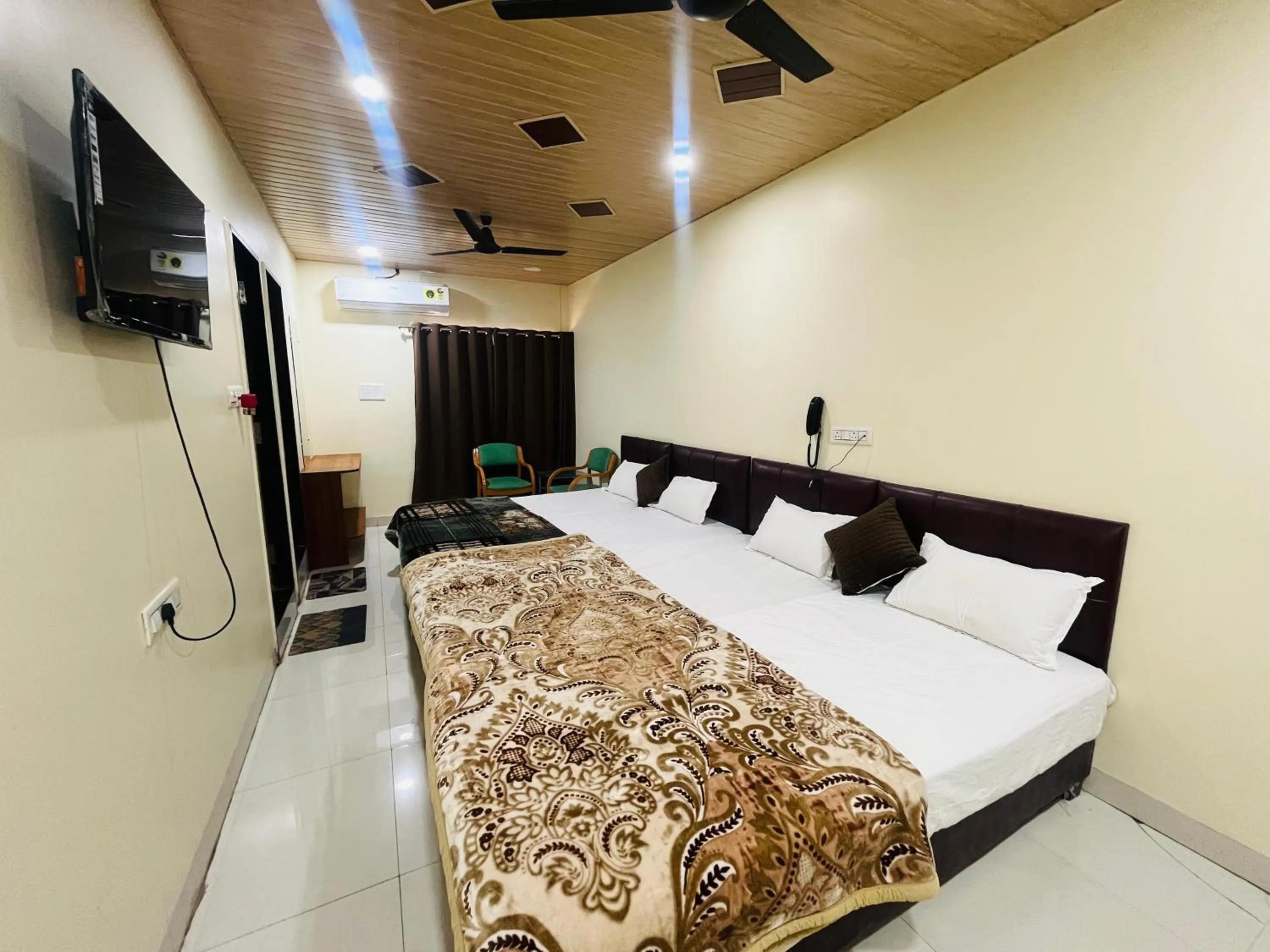 Photo of the whole room, Bed in Shri Shiv Ganga Bhakt Niwas