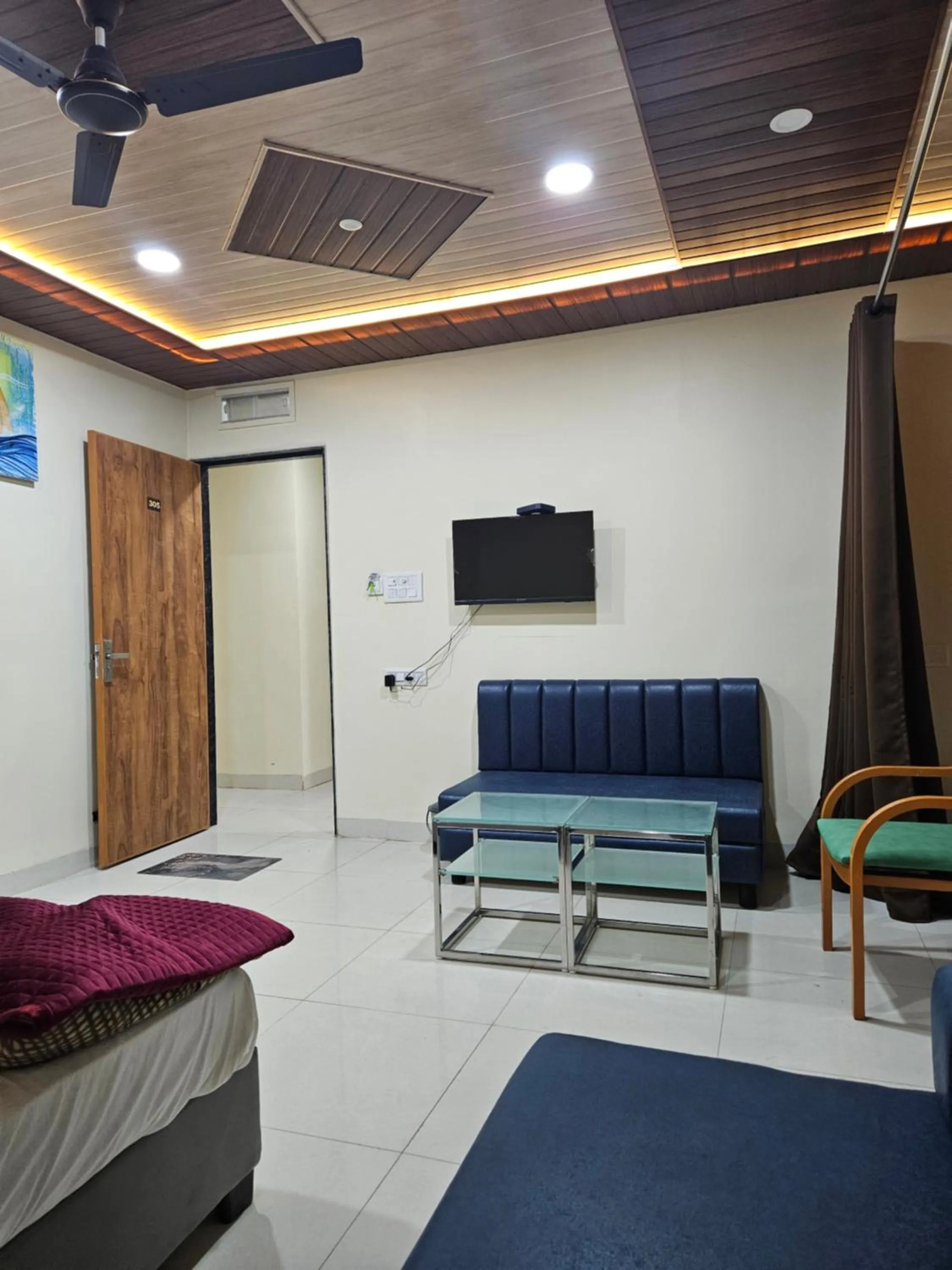 TV and multimedia, Bed in Shri Shiv Ganga Bhakt Niwas